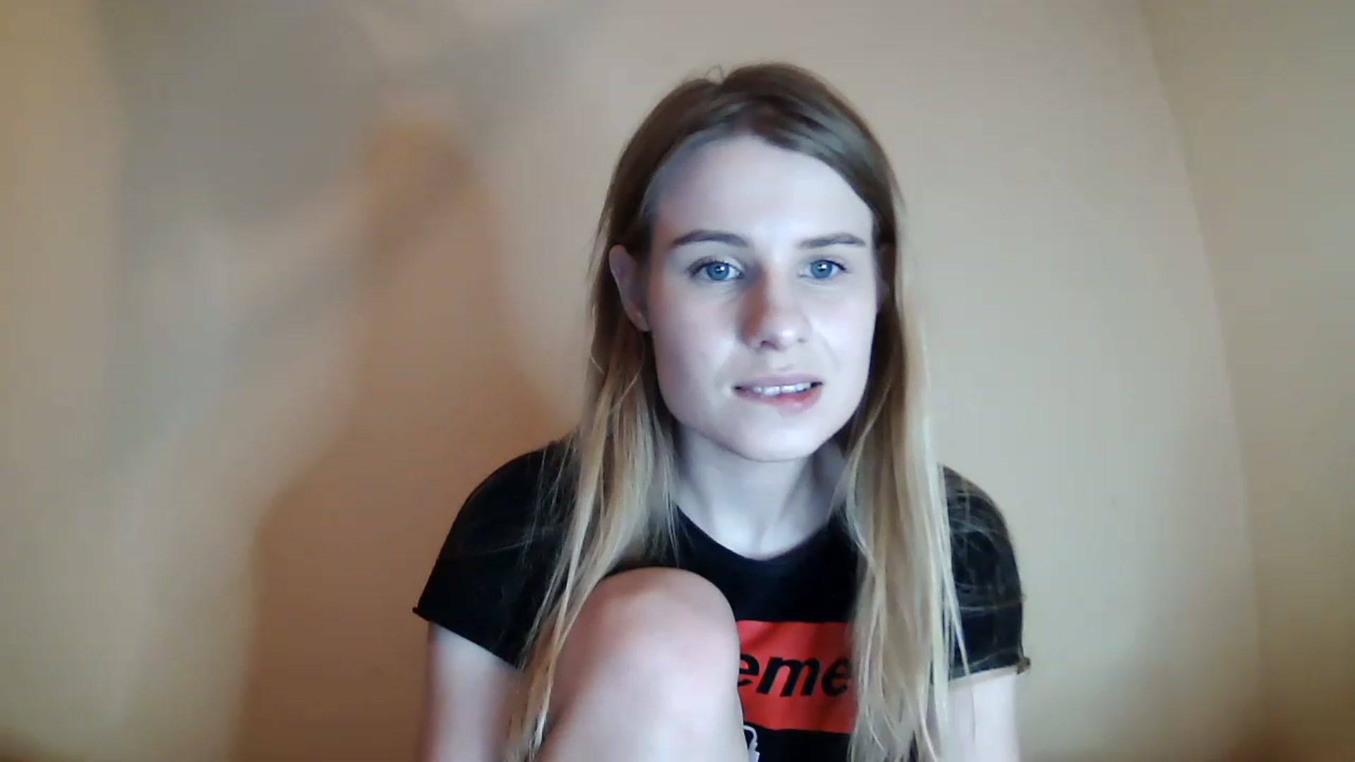 Gallery image thumbnail from craazy_bunny's myfreecams stream on, 12/23/2022, 16:16 image 4 of 20