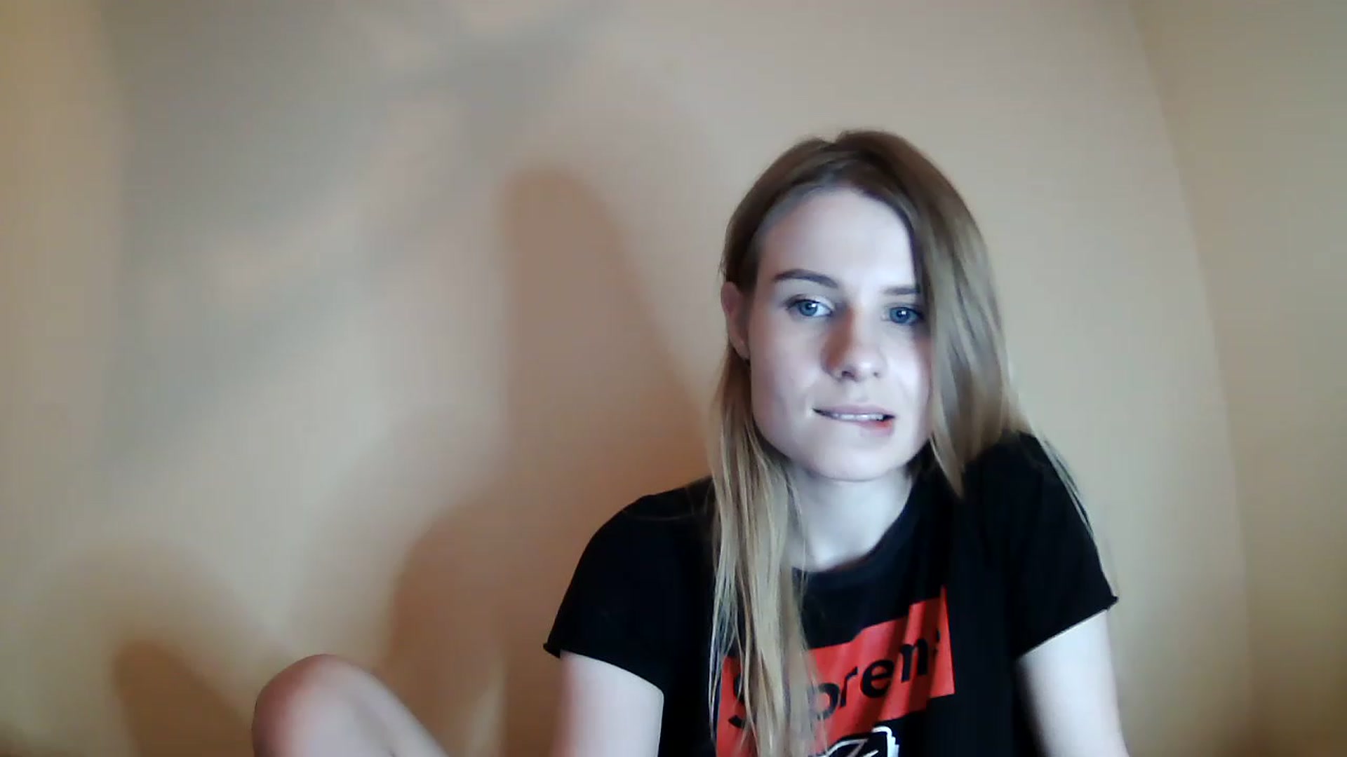 Gallery image thumbnail from craazy_bunny's myfreecams stream on, 12/23/2022, 16:16 image 15 of 20