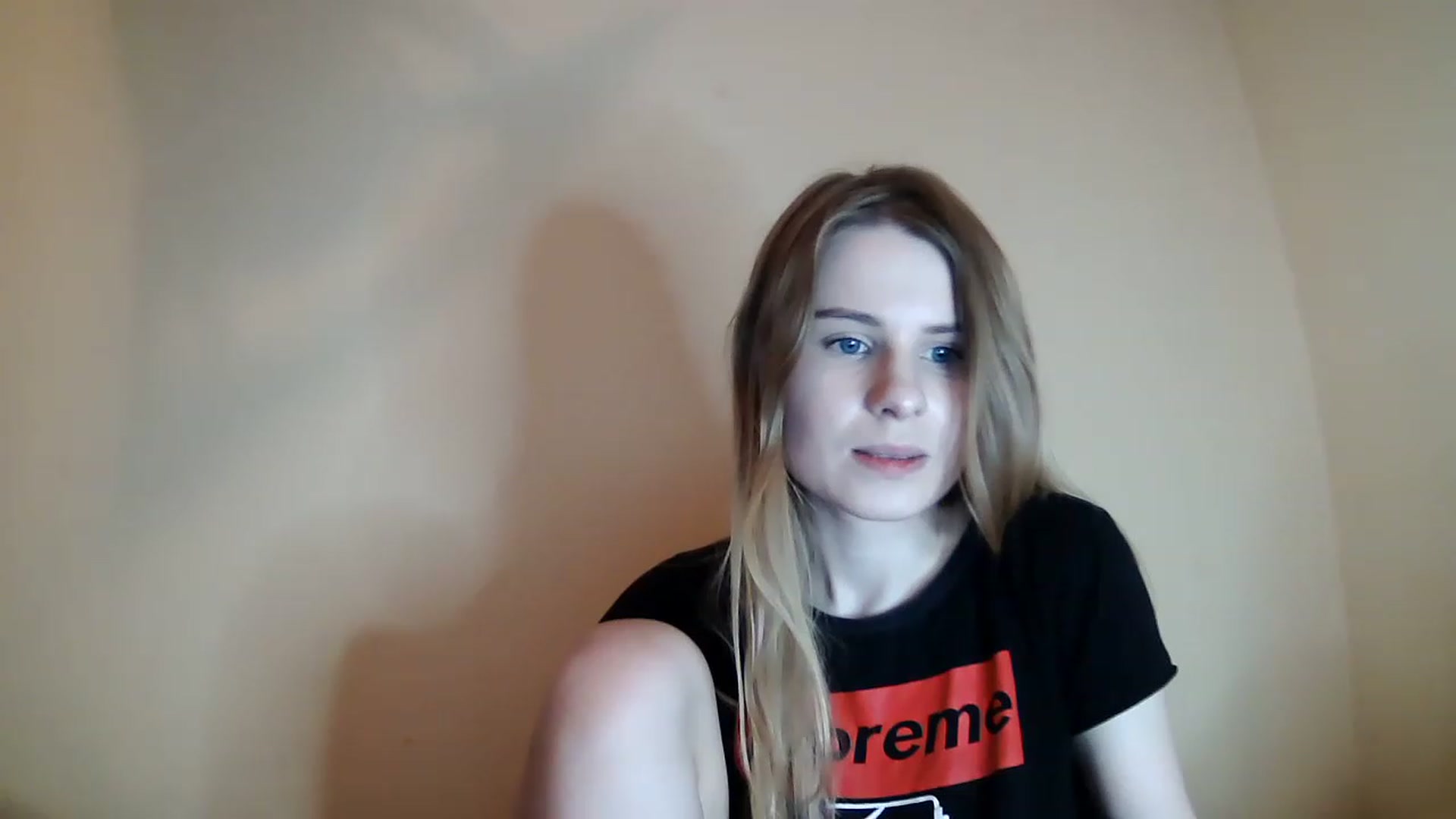 Gallery image thumbnail from craazy_bunny's myfreecams stream on, 12/23/2022, 16:16 image 12 of 20