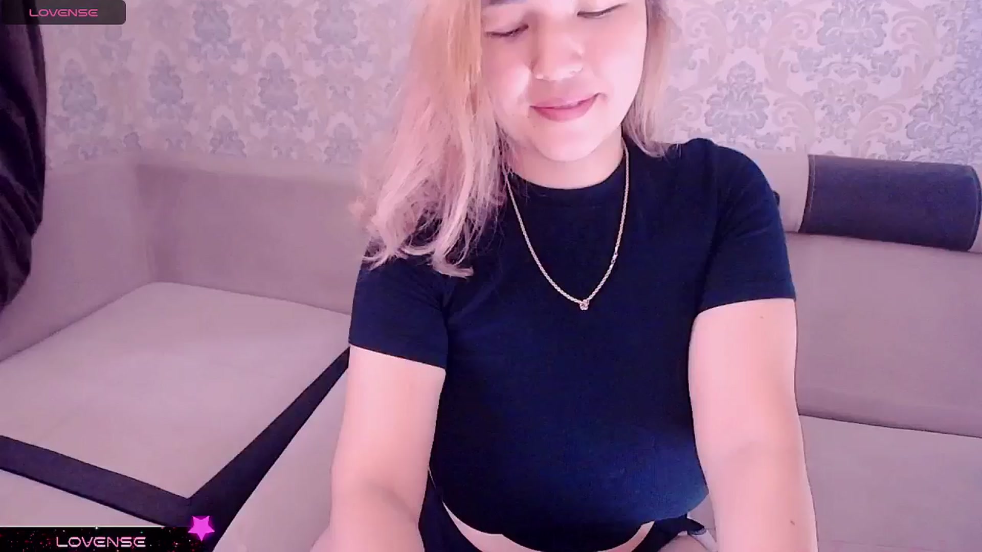 Gallery image thumbnail from crazy_moon's myfreecams stream on, 06/17/2025, 06:20 image 14 of 20