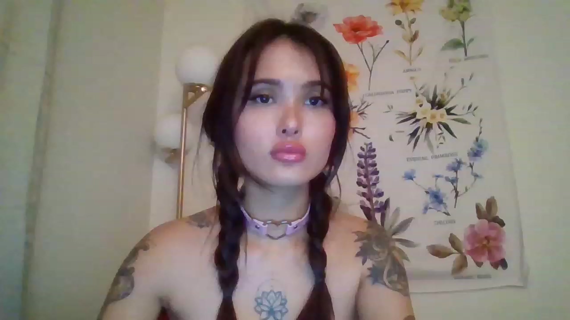Gallery image thumbnail from creamyfairy's myfreecams stream on, 11/19/2022, 02:31 image 1 of 20