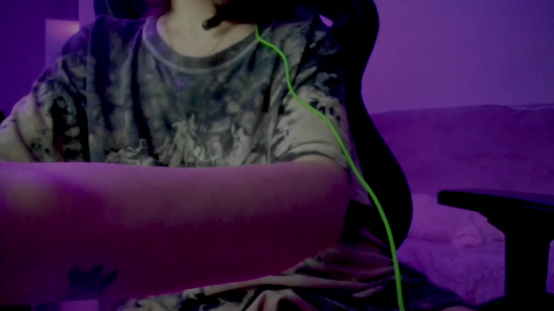 Gallery image thumbnail from crybabyKys's myfreecams stream on, 10/31/2023, 01:27 image 8 of 20