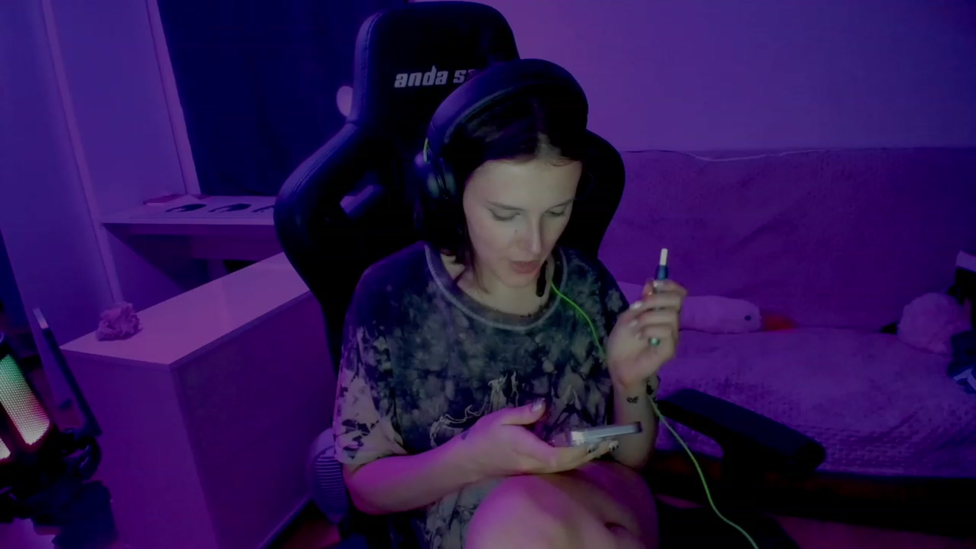 Gallery image thumbnail from crybabyKys's myfreecams stream on, 10/31/2023, 01:27 image 17 of 20