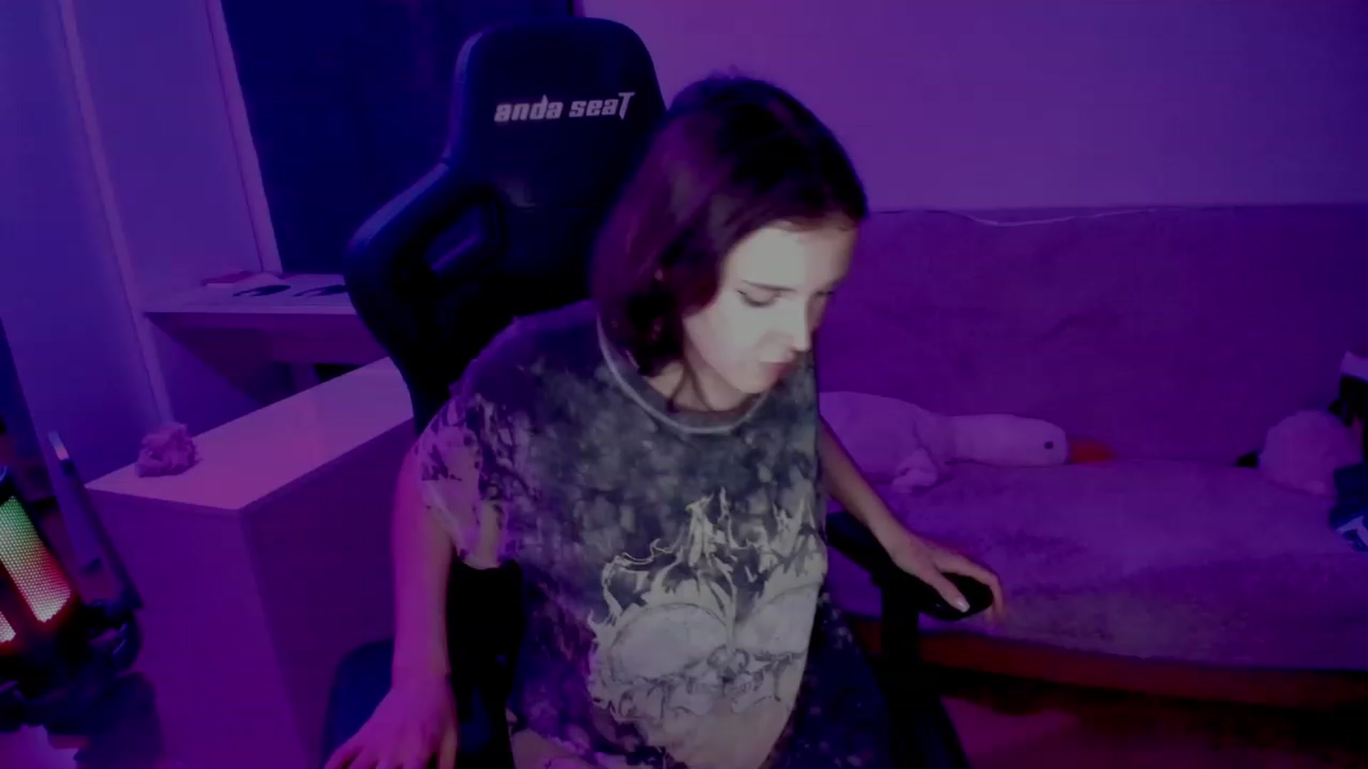 Gallery image thumbnail from crybabyKys's myfreecams stream on, 10/31/2023, 01:27 image 16 of 20