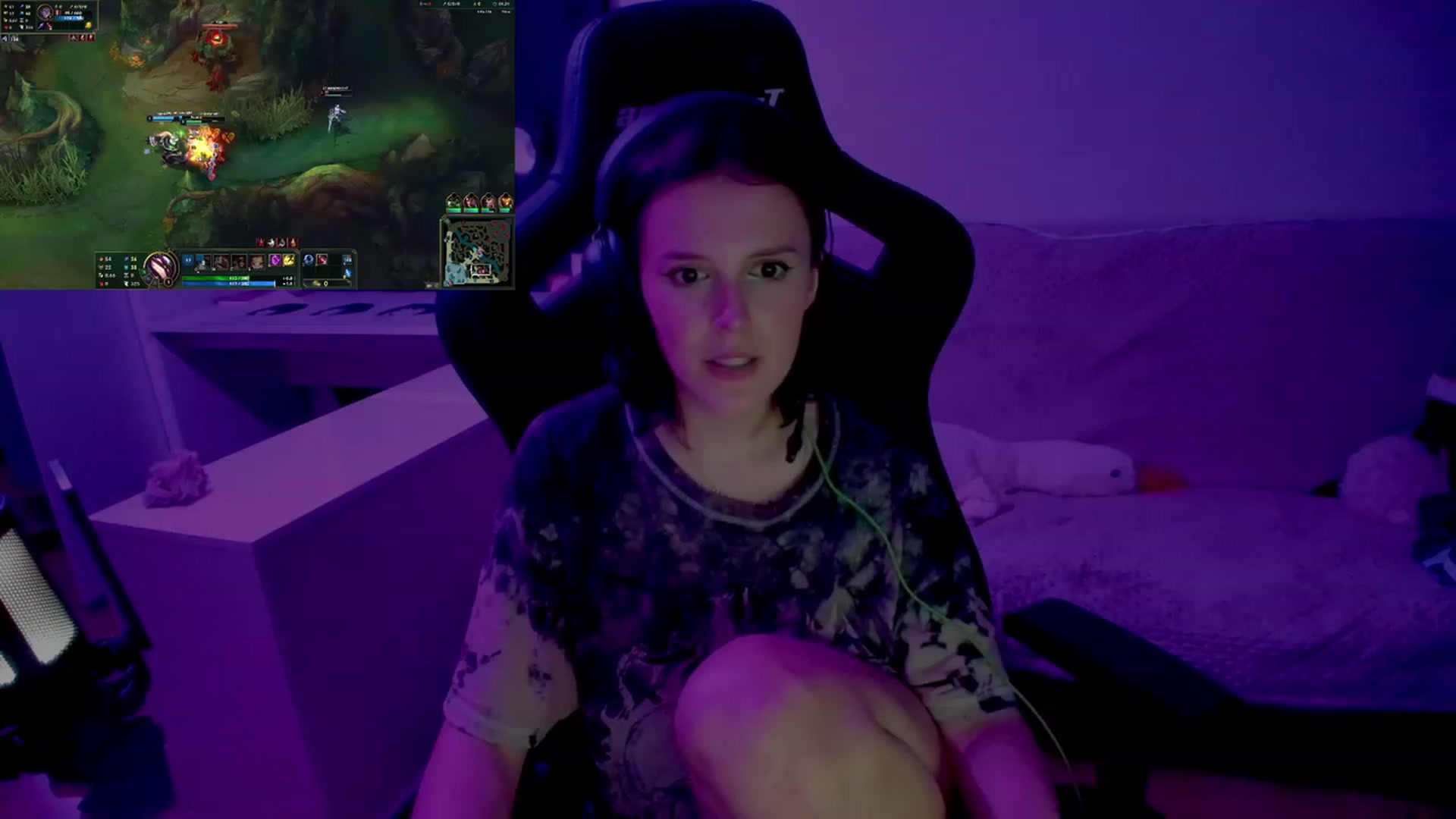 Gallery image thumbnail from crybabyKys's myfreecams stream on, 10/31/2023, 01:27 image 18 of 20