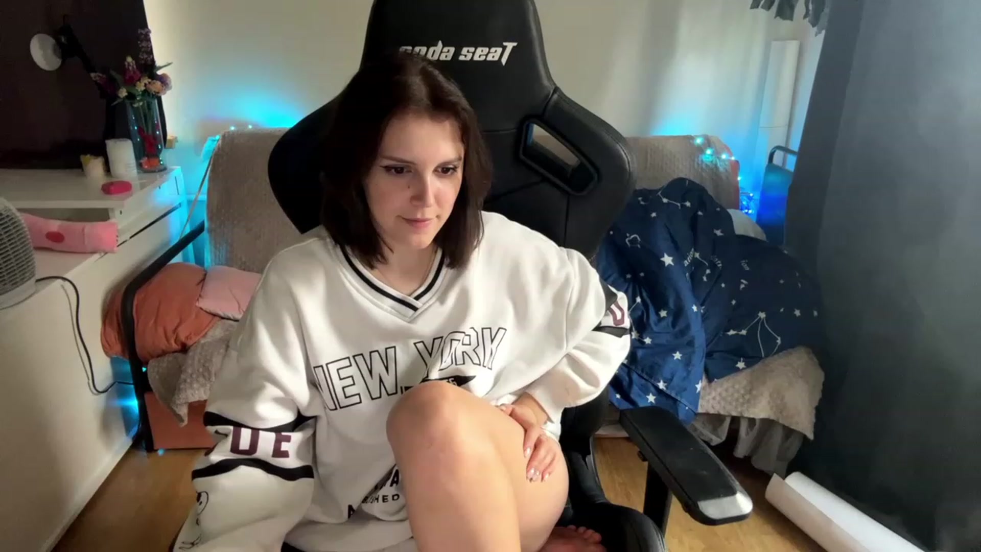 Gallery image thumbnail from crybabyKys's myfreecams stream on, 11/15/2023, 09:33 image 16 of 20