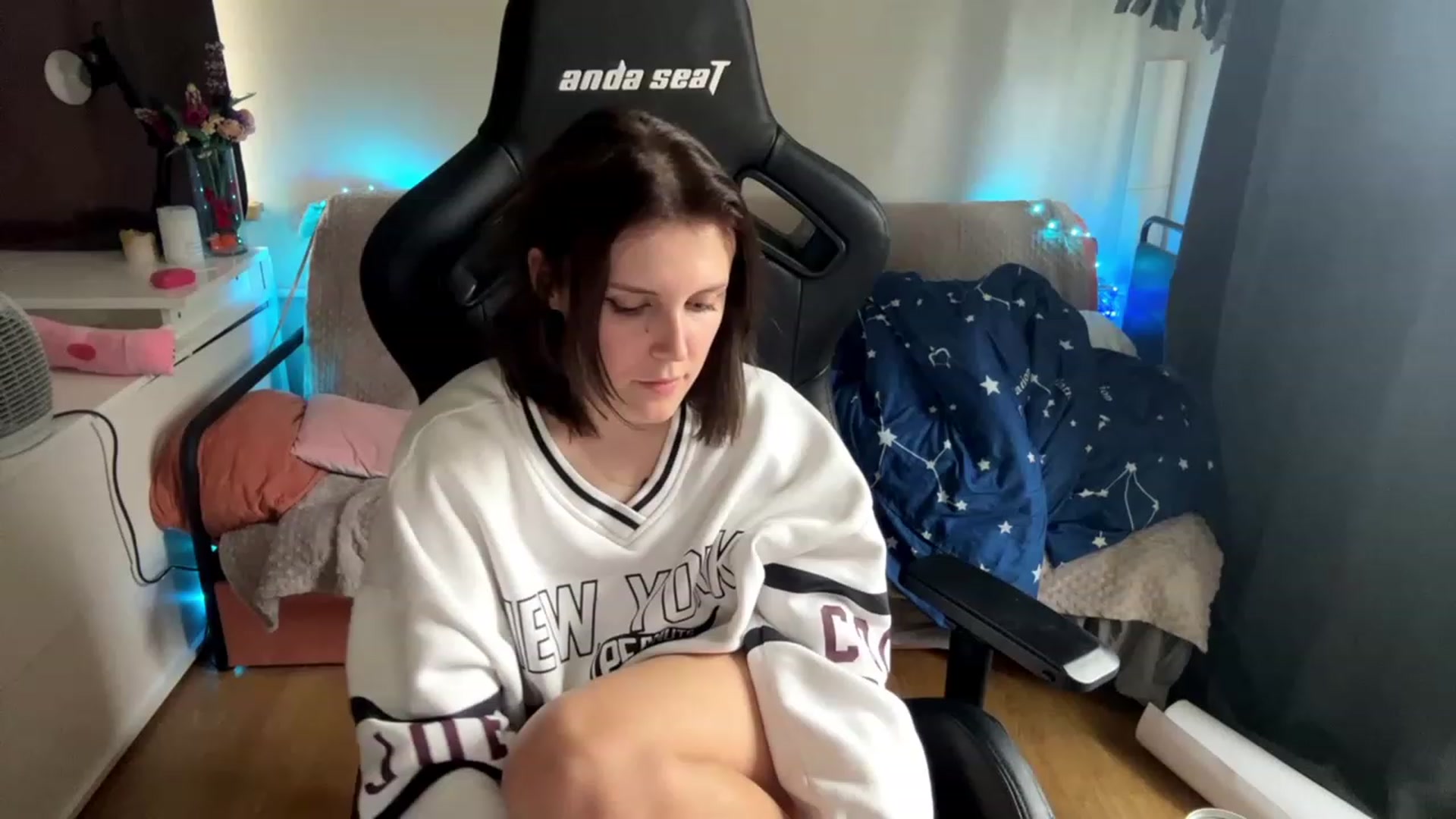 Gallery image thumbnail from crybabyKys's myfreecams stream on, 11/15/2023, 09:33 image 9 of 20