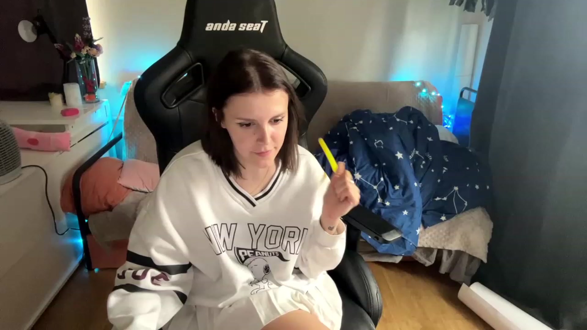 Gallery image thumbnail from crybabyKys's myfreecams stream on, 11/15/2023, 09:33 image 18 of 20