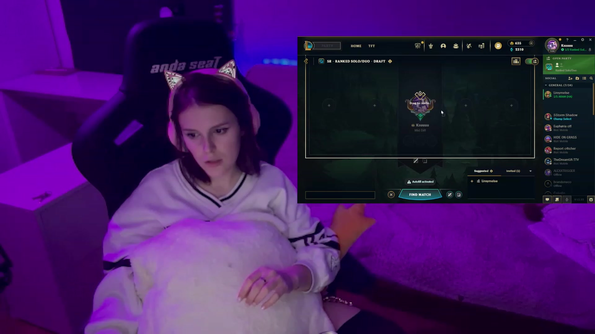 Gallery image thumbnail from crybabyKys's myfreecams stream on, 11/19/2023, 01:15 image 19 of 20