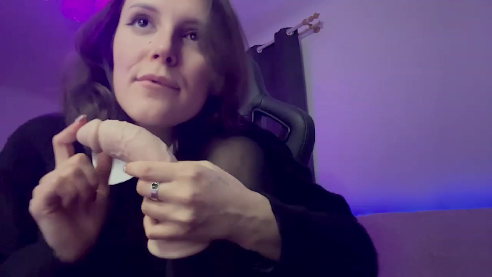 Gallery image thumbnail from crybabyKys's myfreecams stream on, 11/19/2023, 01:15 image 3 of 20