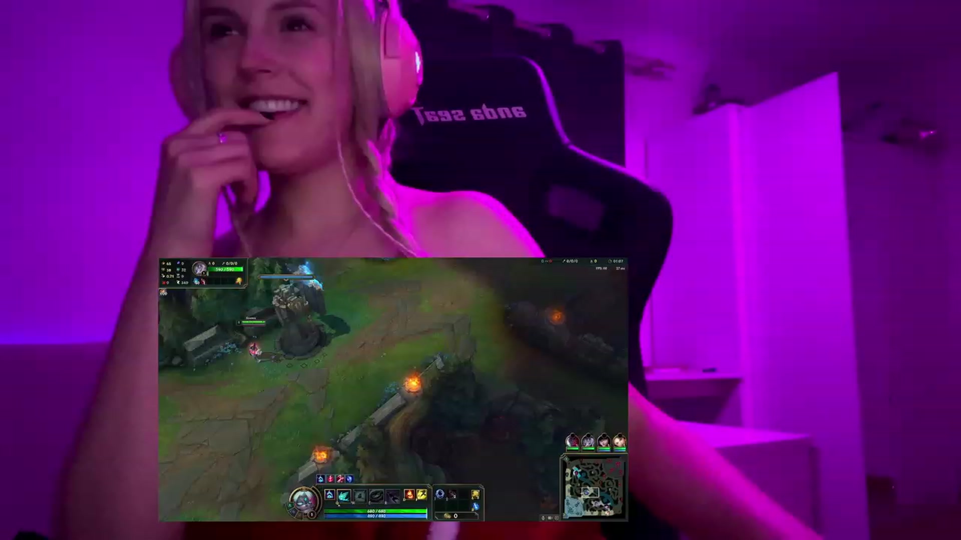 Gallery image thumbnail from crybabyKys's myfreecams stream on, 11/21/2023, 21:26 image 12 of 20