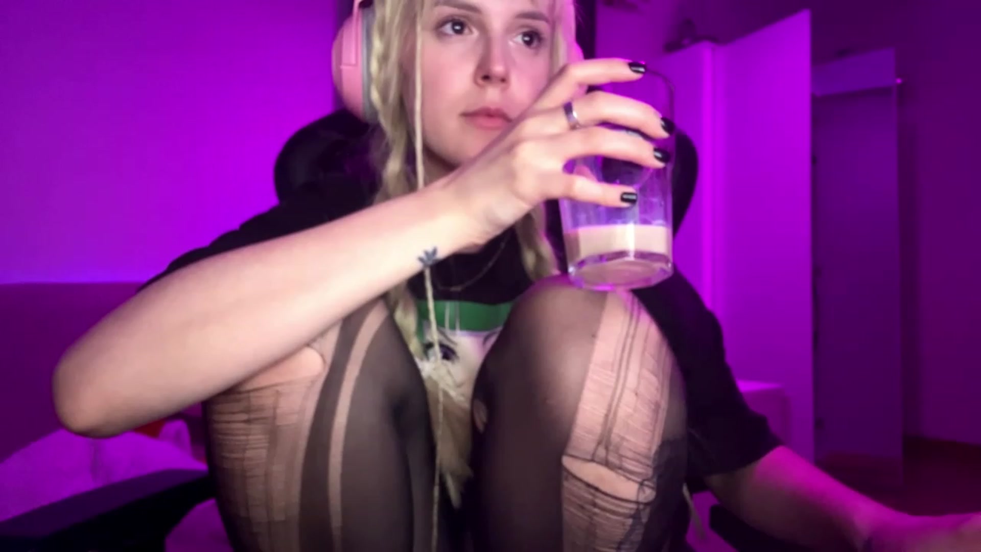 Gallery image thumbnail from crybabyKys's myfreecams stream on, 11/22/2023, 02:34 image 12 of 20