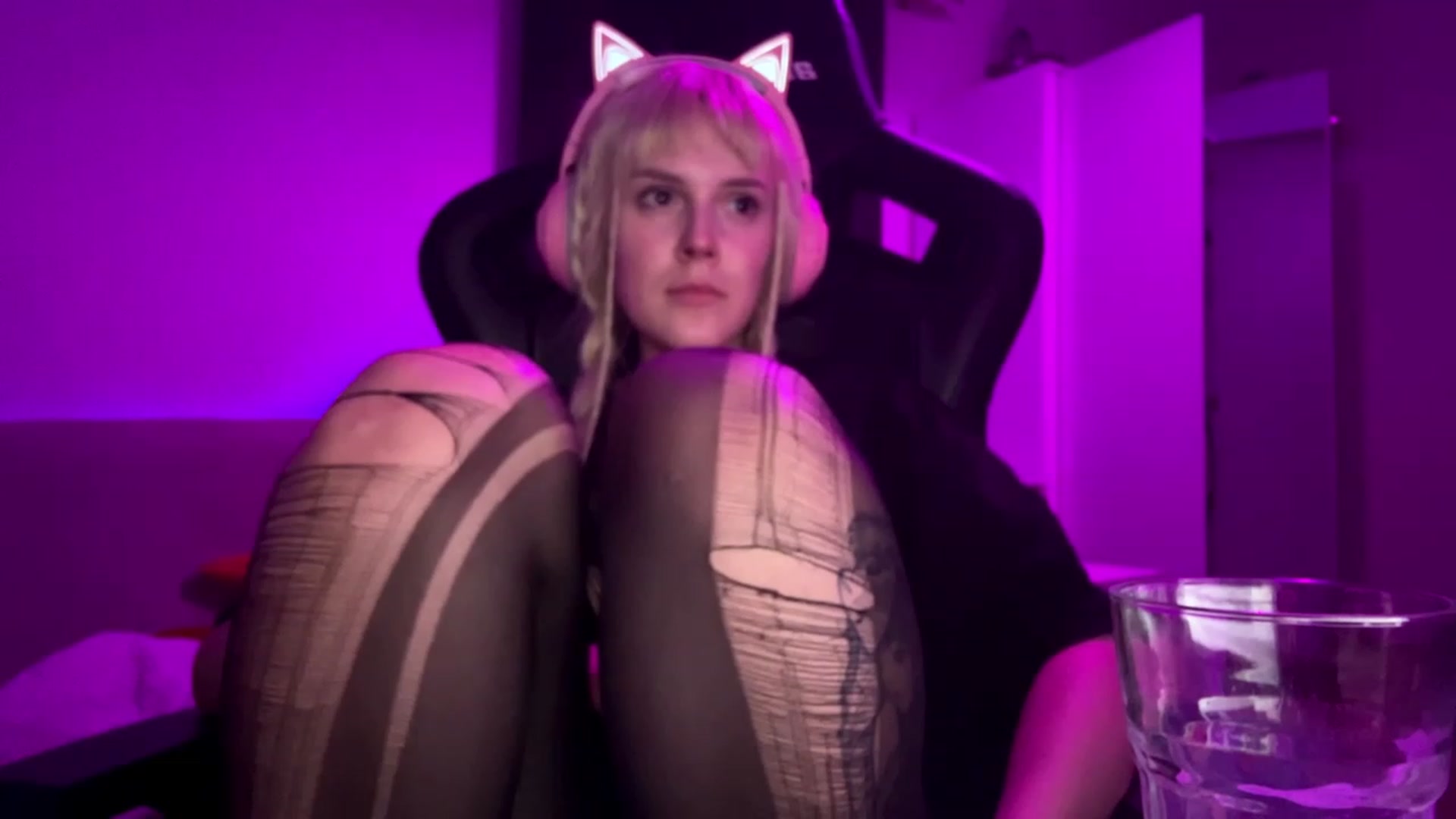 Gallery image thumbnail from crybabyKys's myfreecams stream on, 11/22/2023, 02:34 image 13 of 20