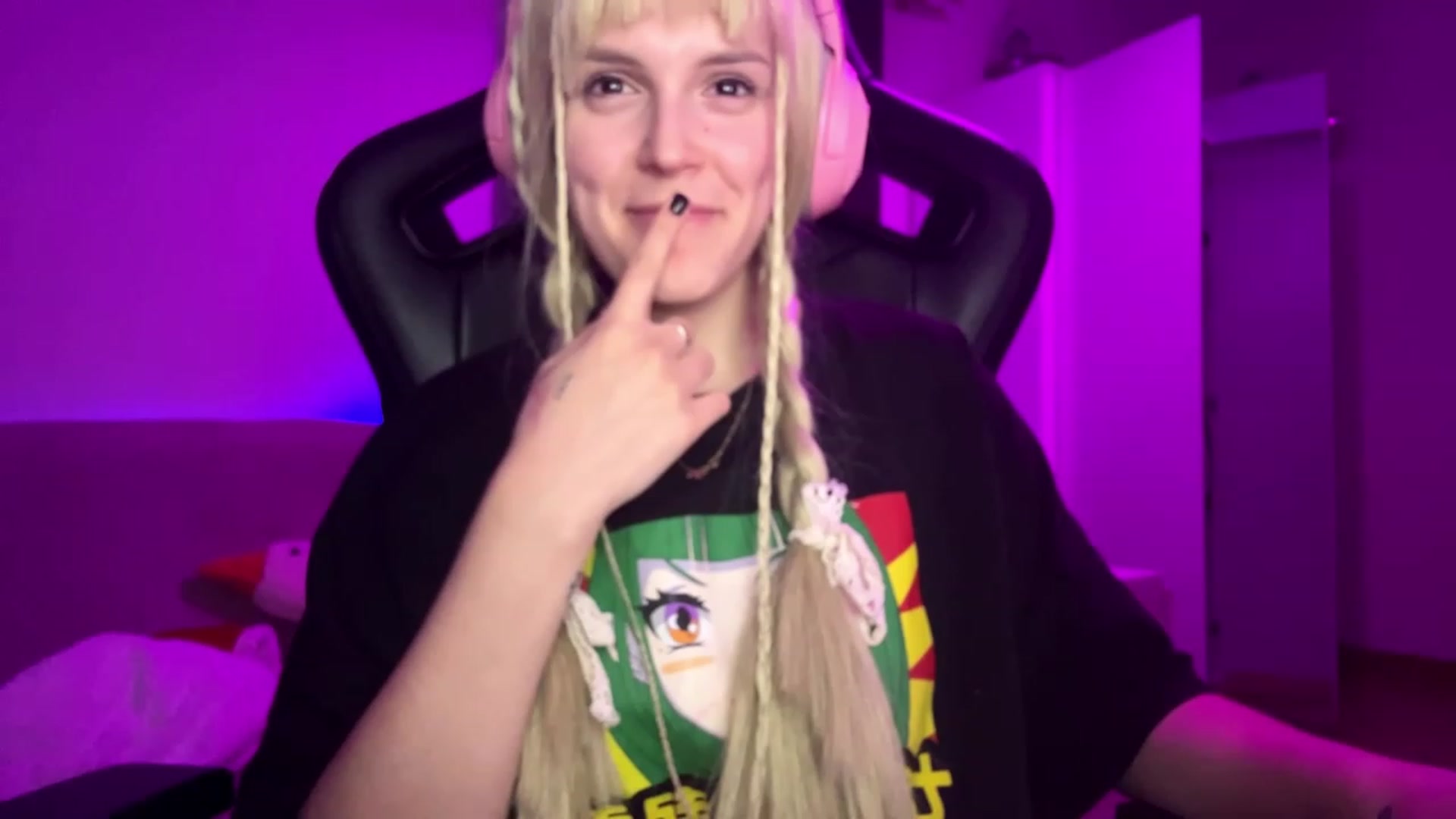 Gallery image thumbnail from crybabyKys's myfreecams stream on, 11/22/2023, 02:34 image 2 of 20