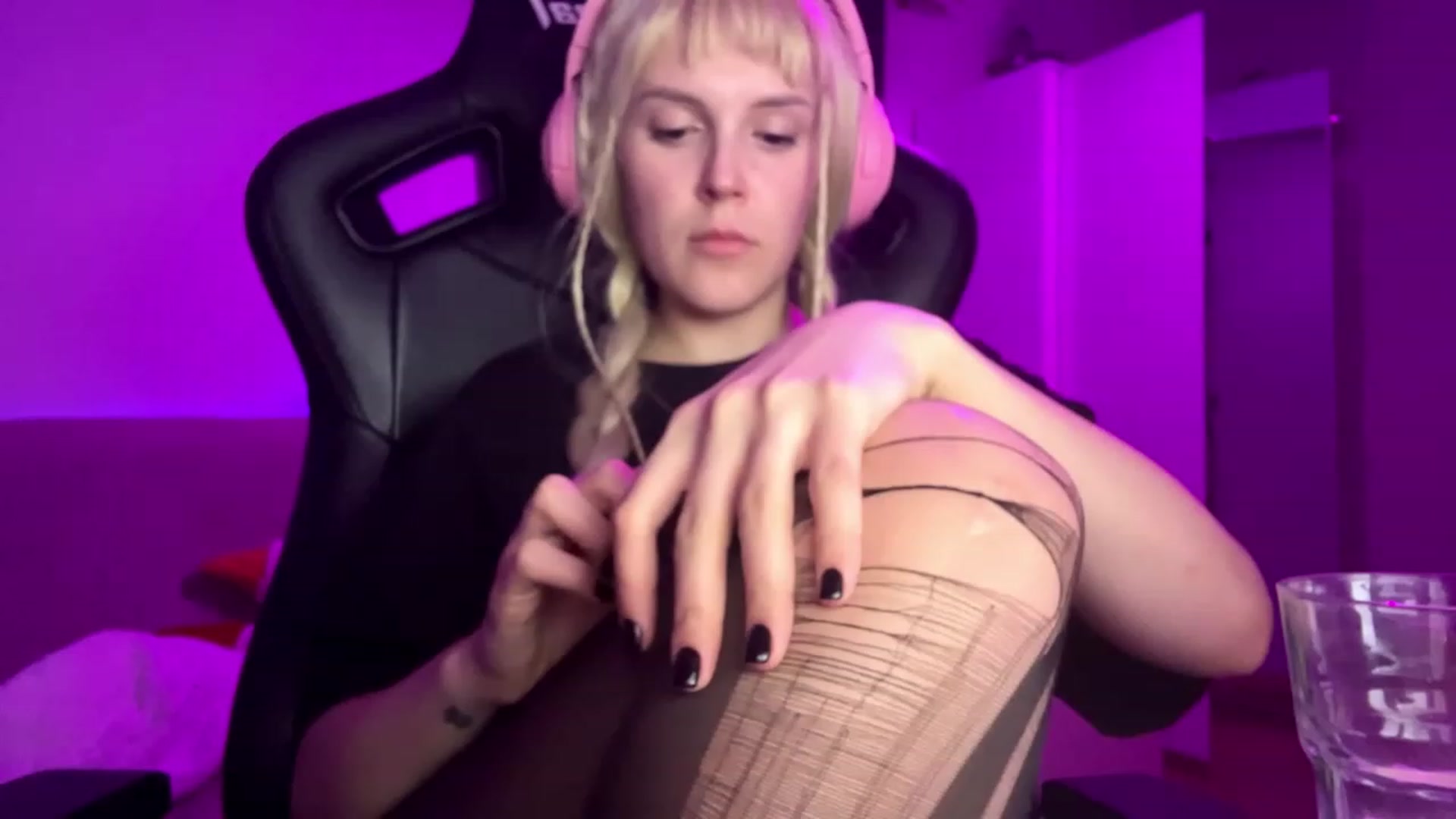 Gallery image thumbnail from crybabyKys's myfreecams stream on, 11/22/2023, 02:46 image 3 of 20