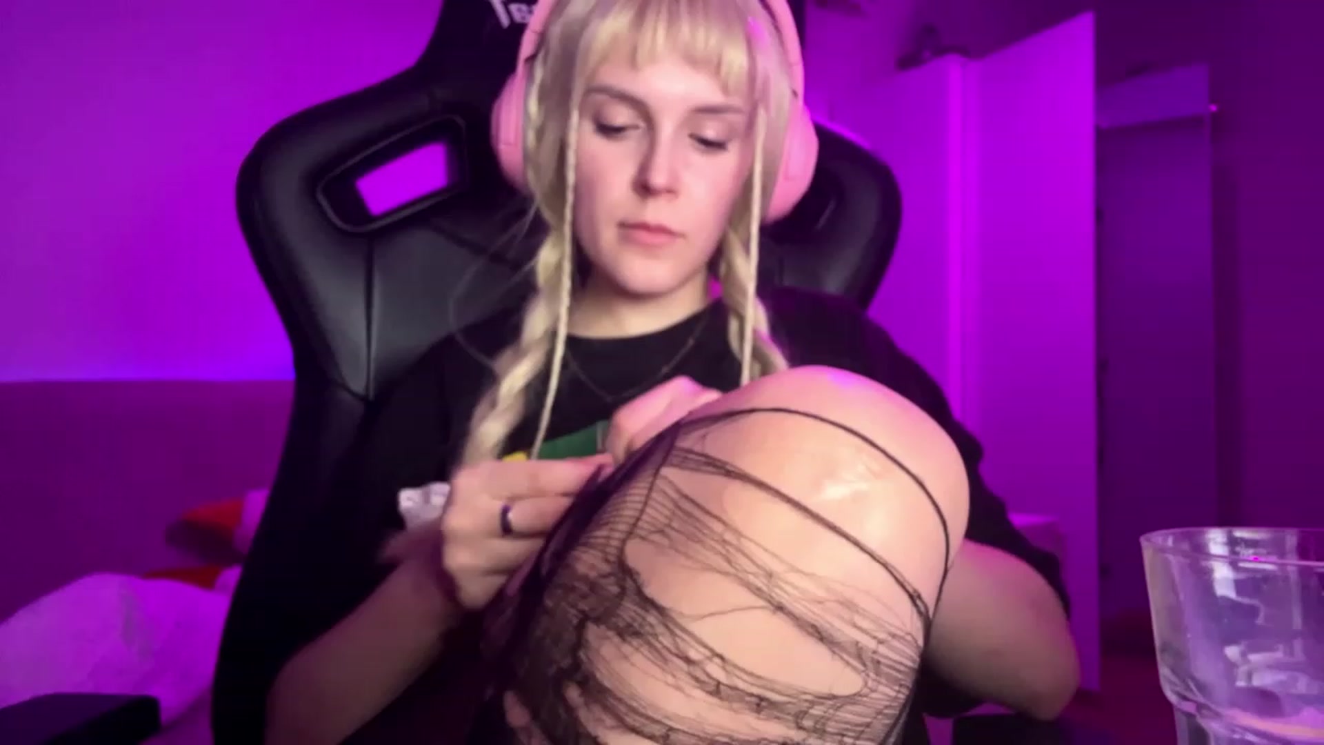 Gallery image thumbnail from crybabyKys's myfreecams stream on, 11/22/2023, 02:46 image 12 of 20