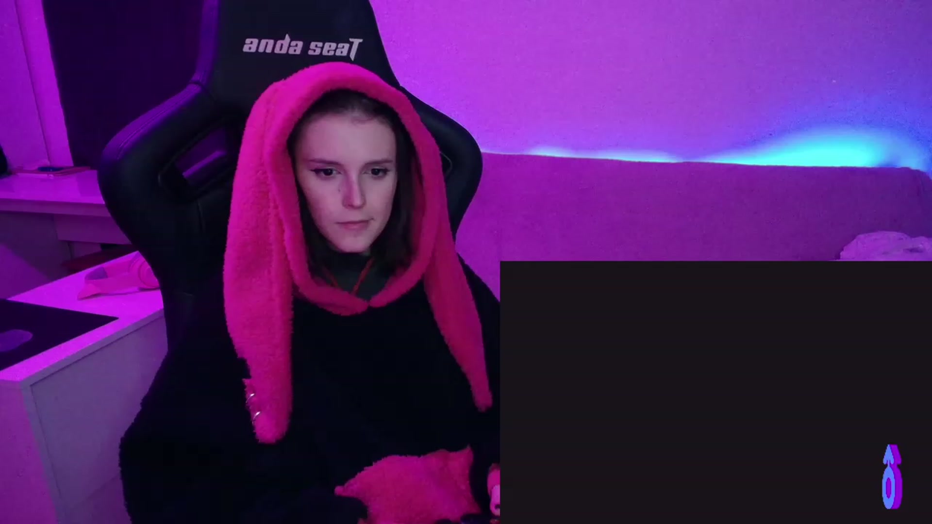 Gallery image thumbnail from crybabyKys's myfreecams stream on, 11/24/2023, 01:25 image 16 of 20