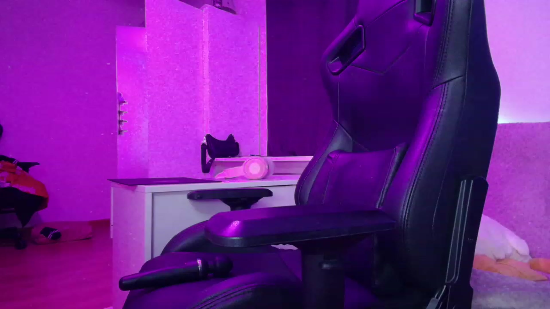 Gallery image thumbnail from crybabyKys's myfreecams stream on, 11/24/2023, 04:13 image 20 of 20
