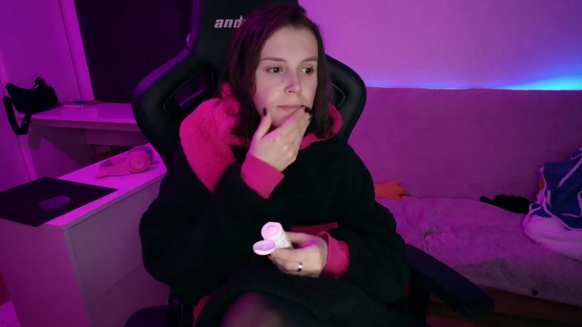 Gallery image thumbnail from crybabyKys's myfreecams stream on, 11/24/2023, 04:13 image 2 of 20