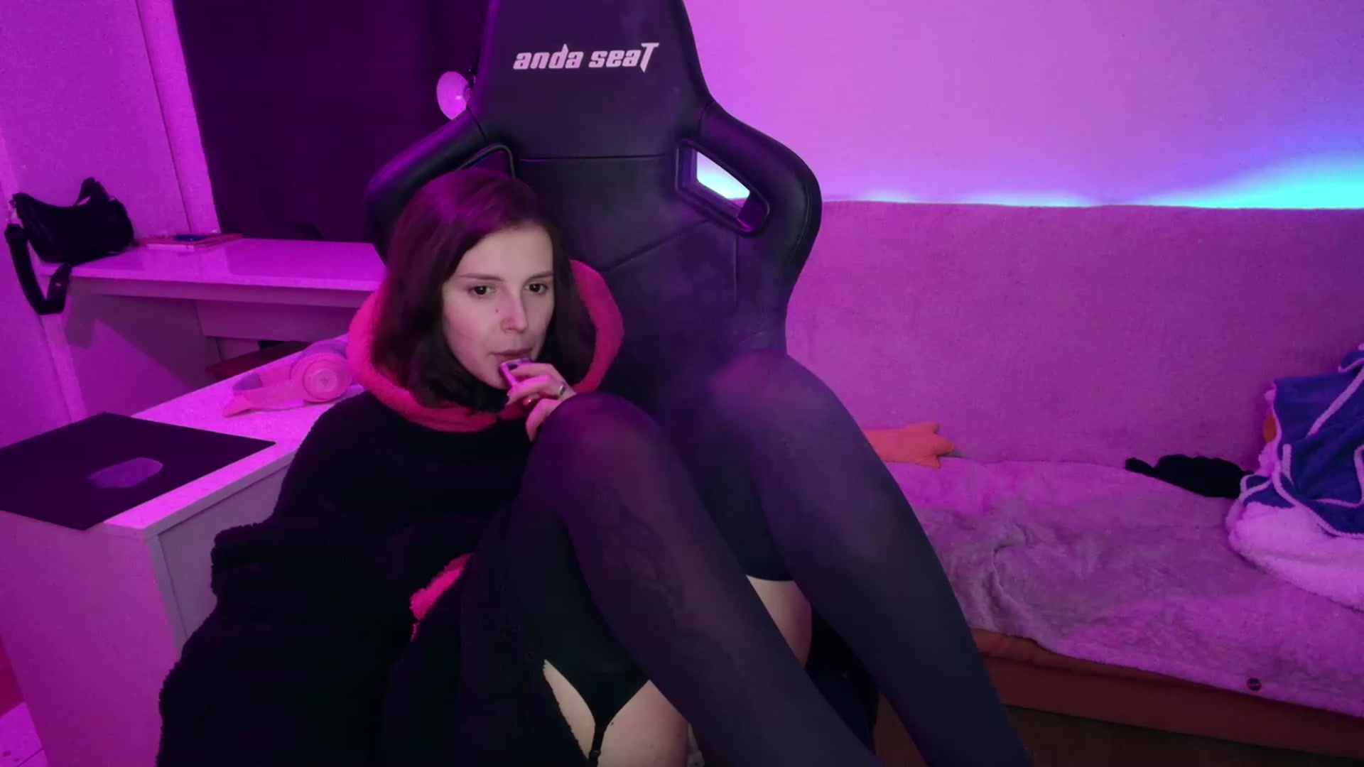 Gallery image thumbnail from crybabyKys's myfreecams stream on, 11/24/2023, 04:13 image 13 of 20