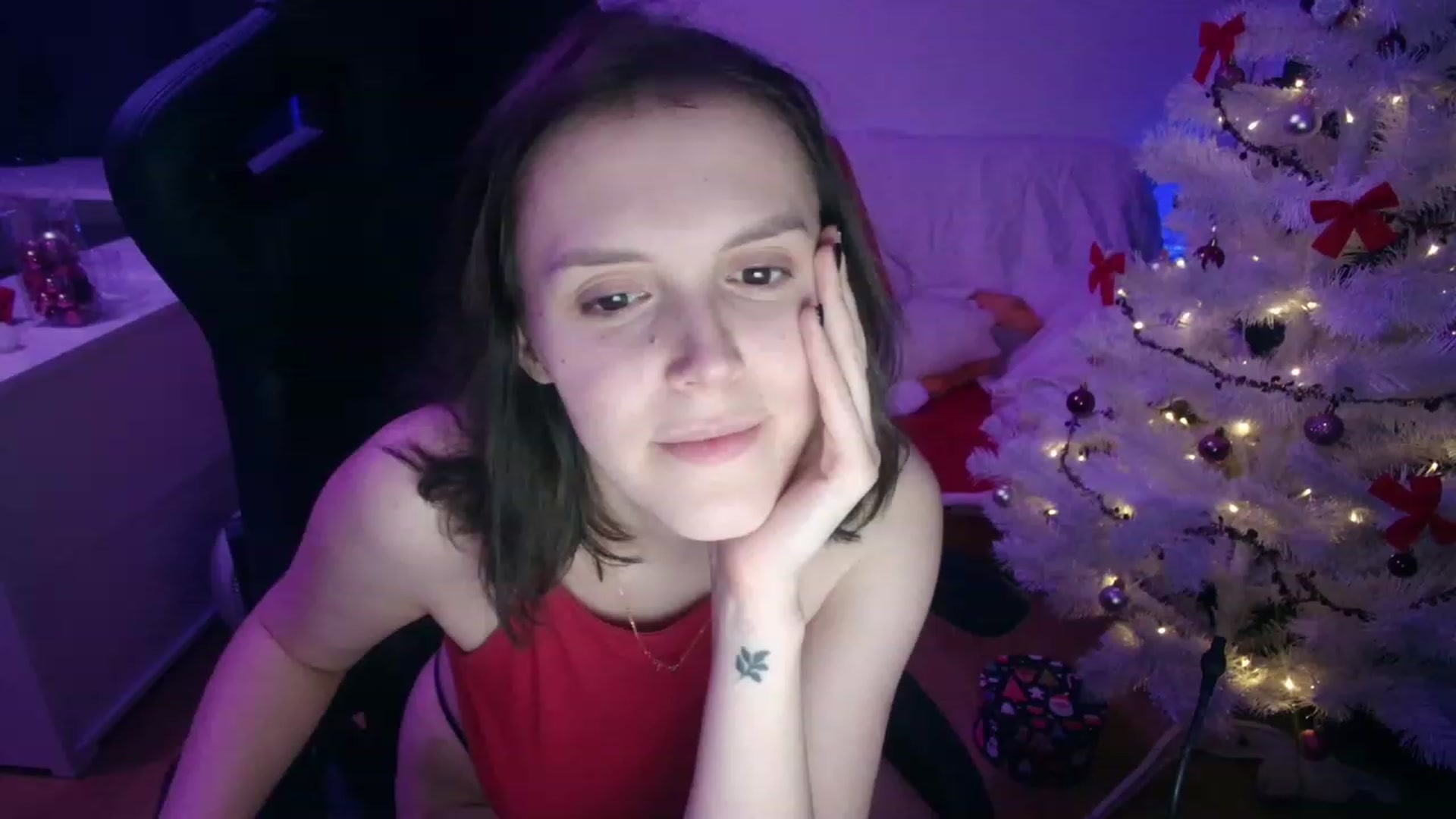 Gallery image thumbnail from crybabyKys's myfreecams stream on, 11/27/2023, 01:59 image 16 of 20