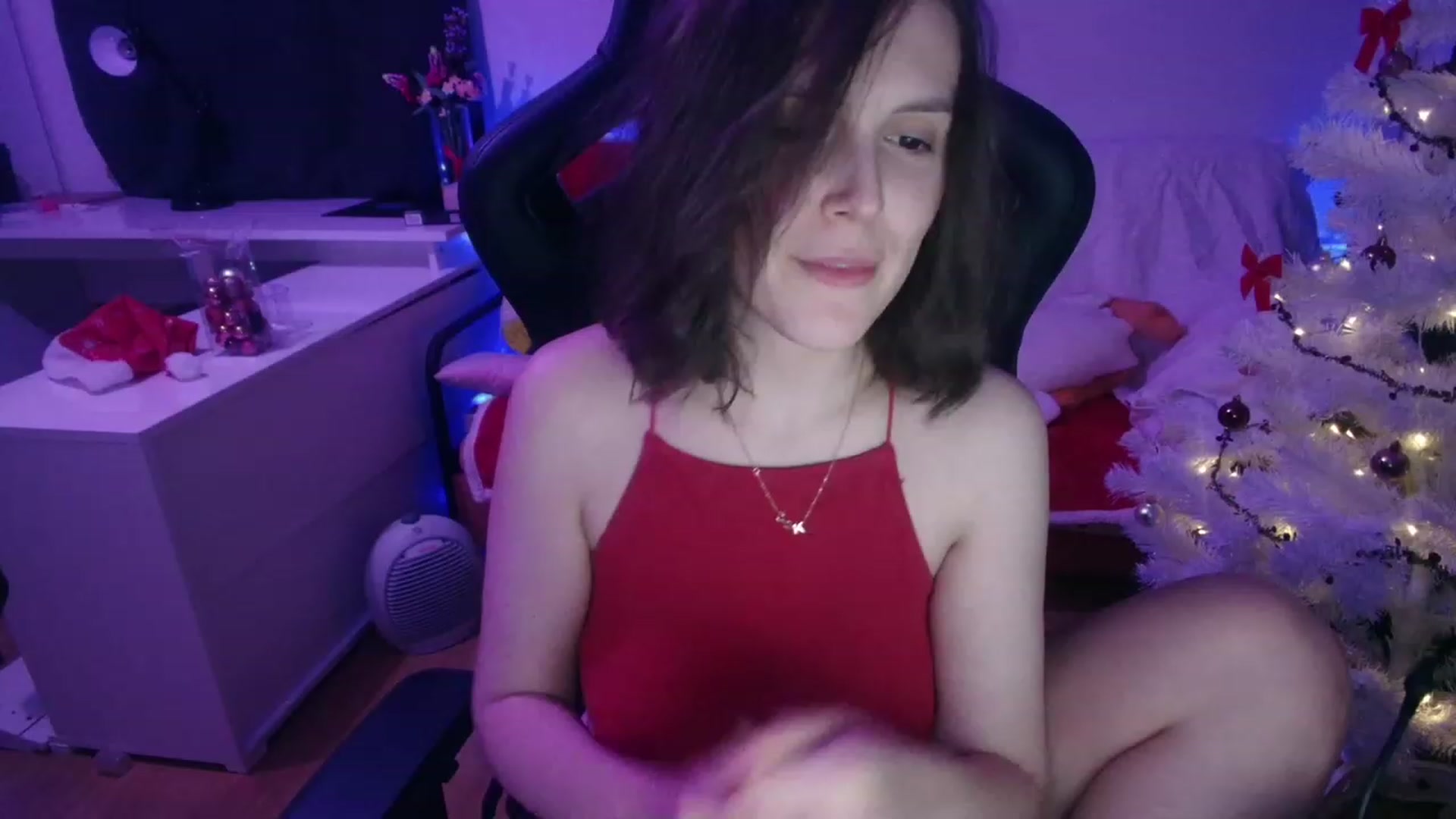 Gallery image thumbnail from crybabyKys's myfreecams stream on, 11/27/2023, 01:59 image 13 of 20