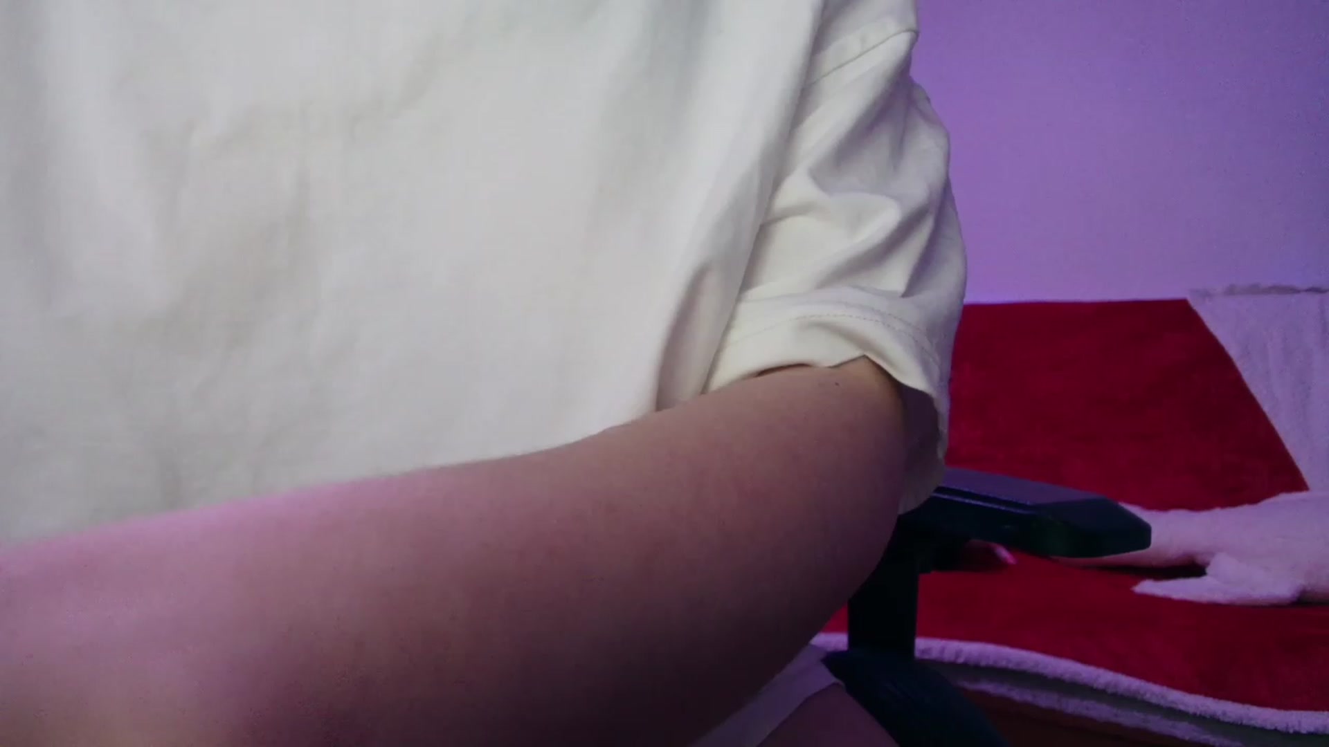 Gallery image thumbnail from crybabyKys's myfreecams stream on, 11/28/2023, 01:22 image 20 of 20