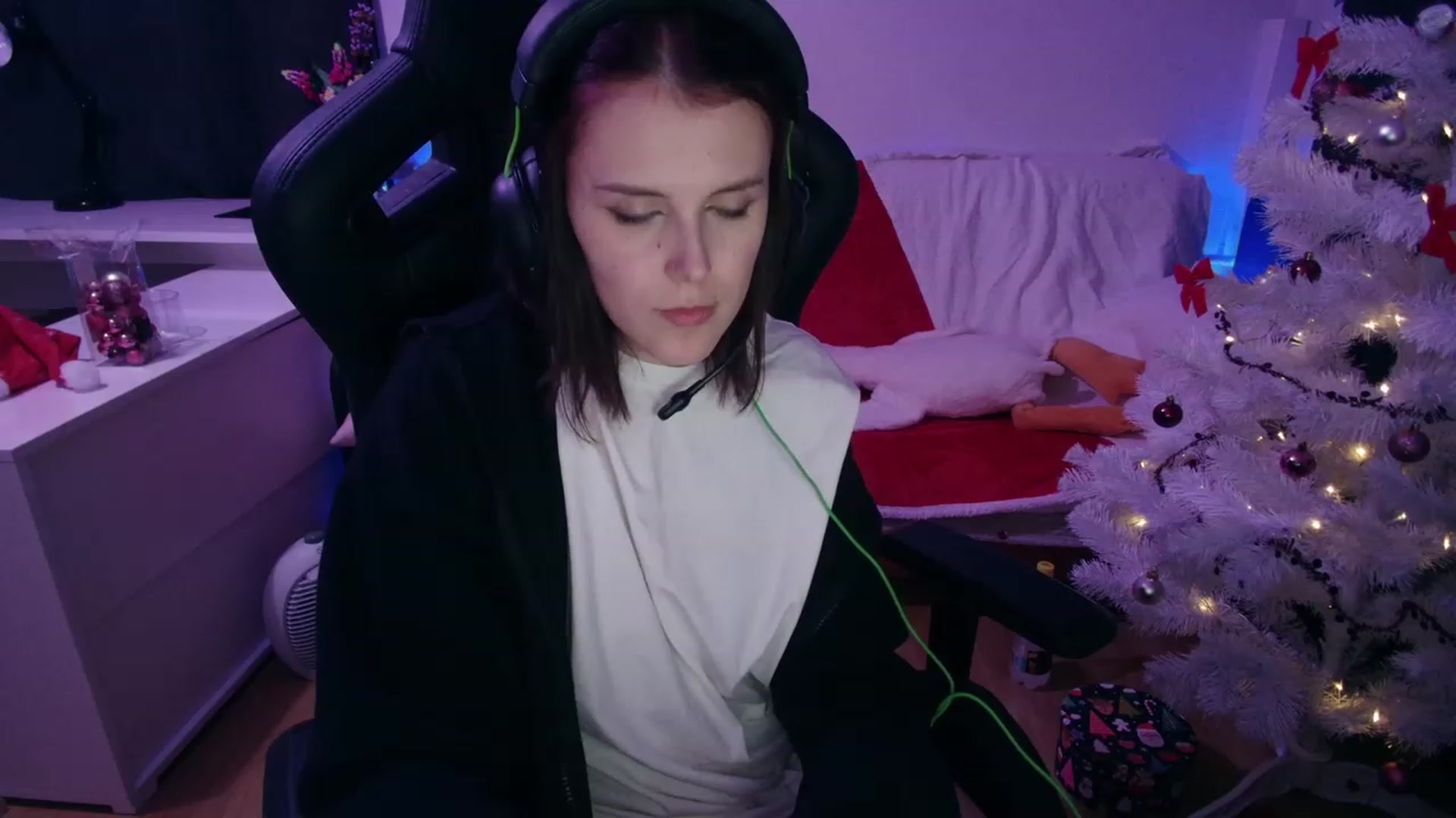 Gallery image thumbnail from crybabyKys's myfreecams stream on, 11/28/2023, 01:22 image 8 of 20