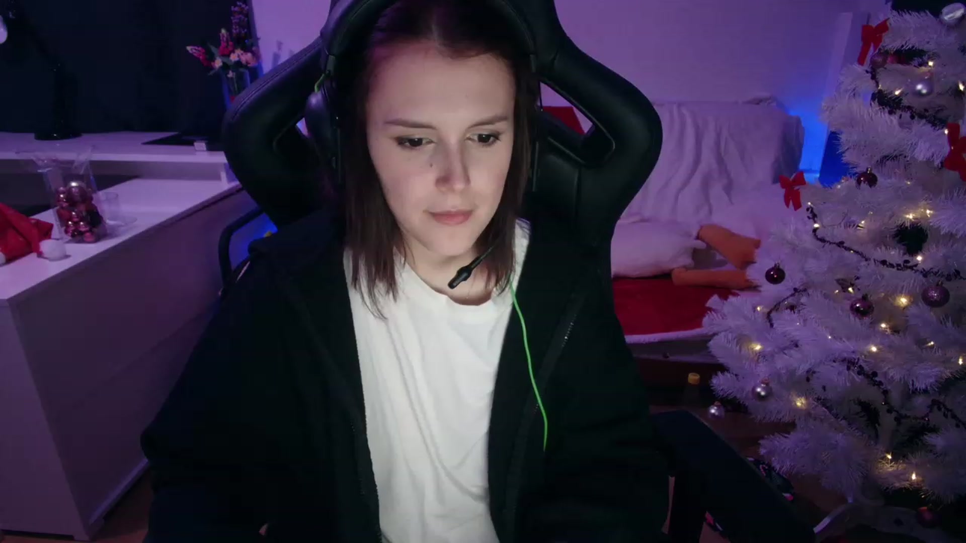 Gallery image thumbnail from crybabyKys's myfreecams stream on, 11/28/2023, 01:22 image 9 of 20
