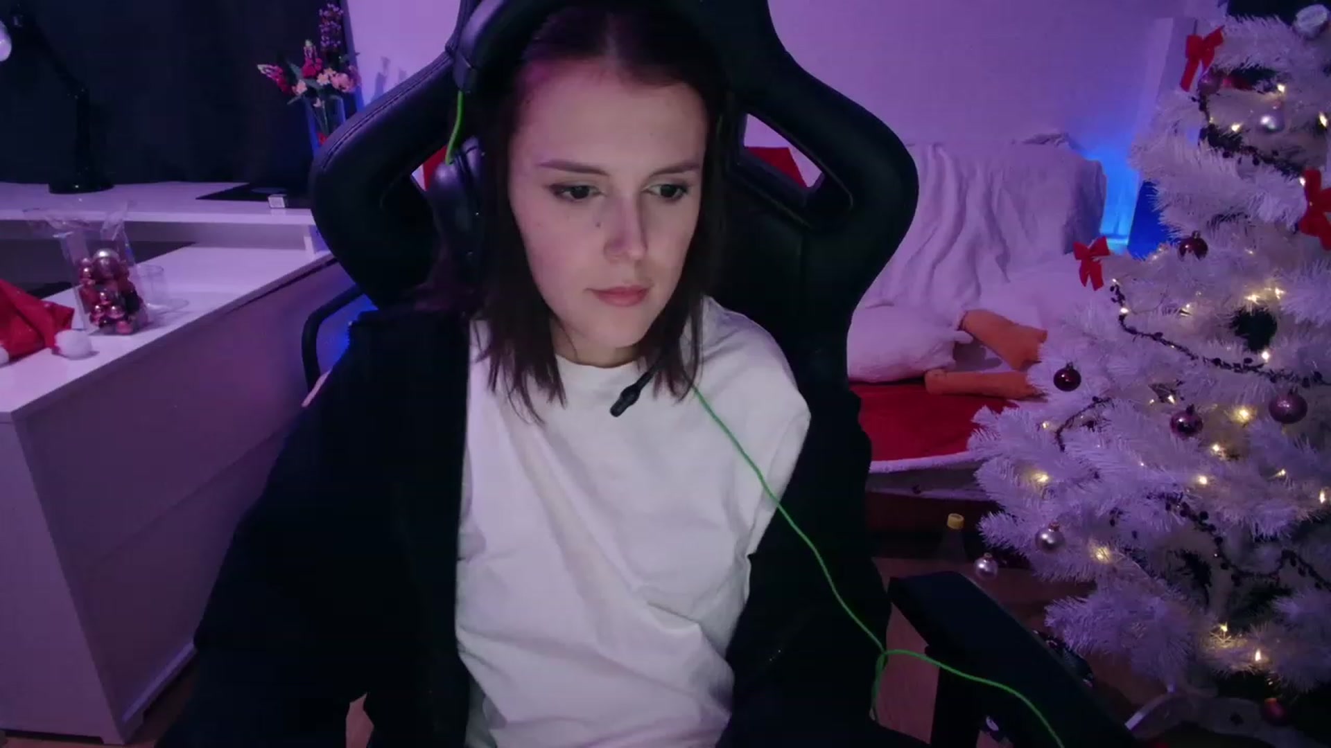 Gallery image thumbnail from crybabyKys's myfreecams stream on, 11/28/2023, 01:22 image 5 of 20