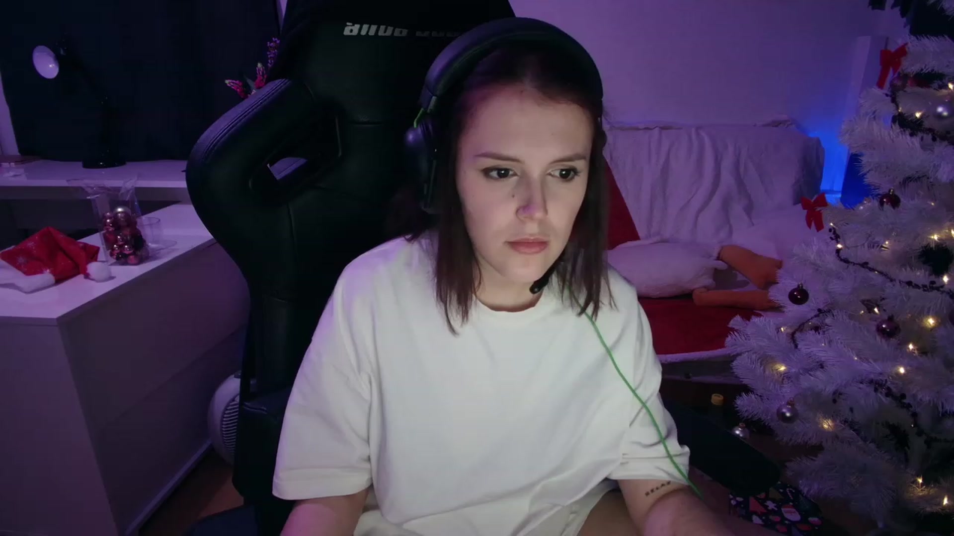Gallery image thumbnail from crybabyKys's myfreecams stream on, 11/28/2023, 01:22 image 15 of 20