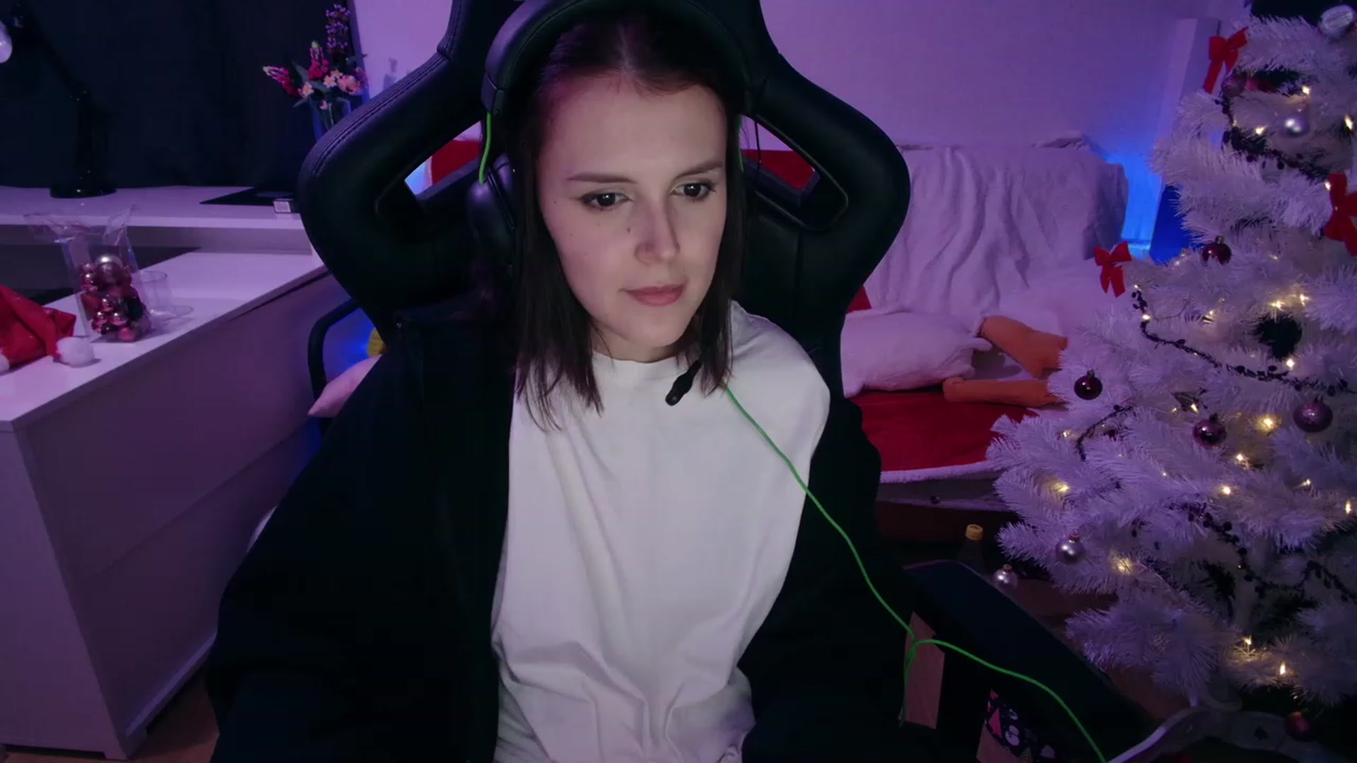 Gallery image thumbnail from crybabyKys's myfreecams stream on, 11/28/2023, 01:22 image 6 of 20