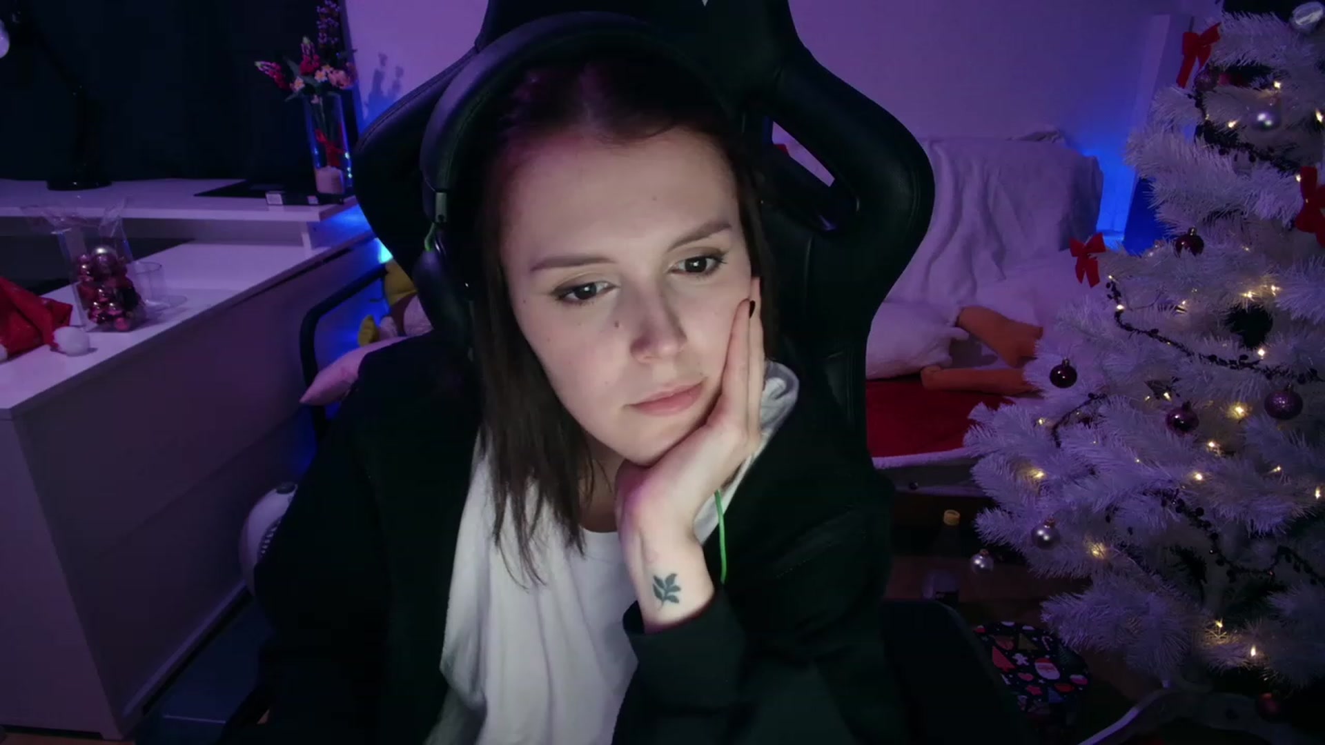 Gallery image thumbnail from crybabyKys's myfreecams stream on, 11/28/2023, 01:22 image 11 of 20