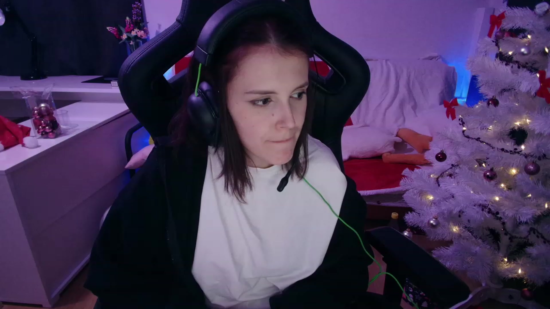 Gallery image thumbnail from crybabyKys's myfreecams stream on, 11/28/2023, 01:22 image 3 of 20