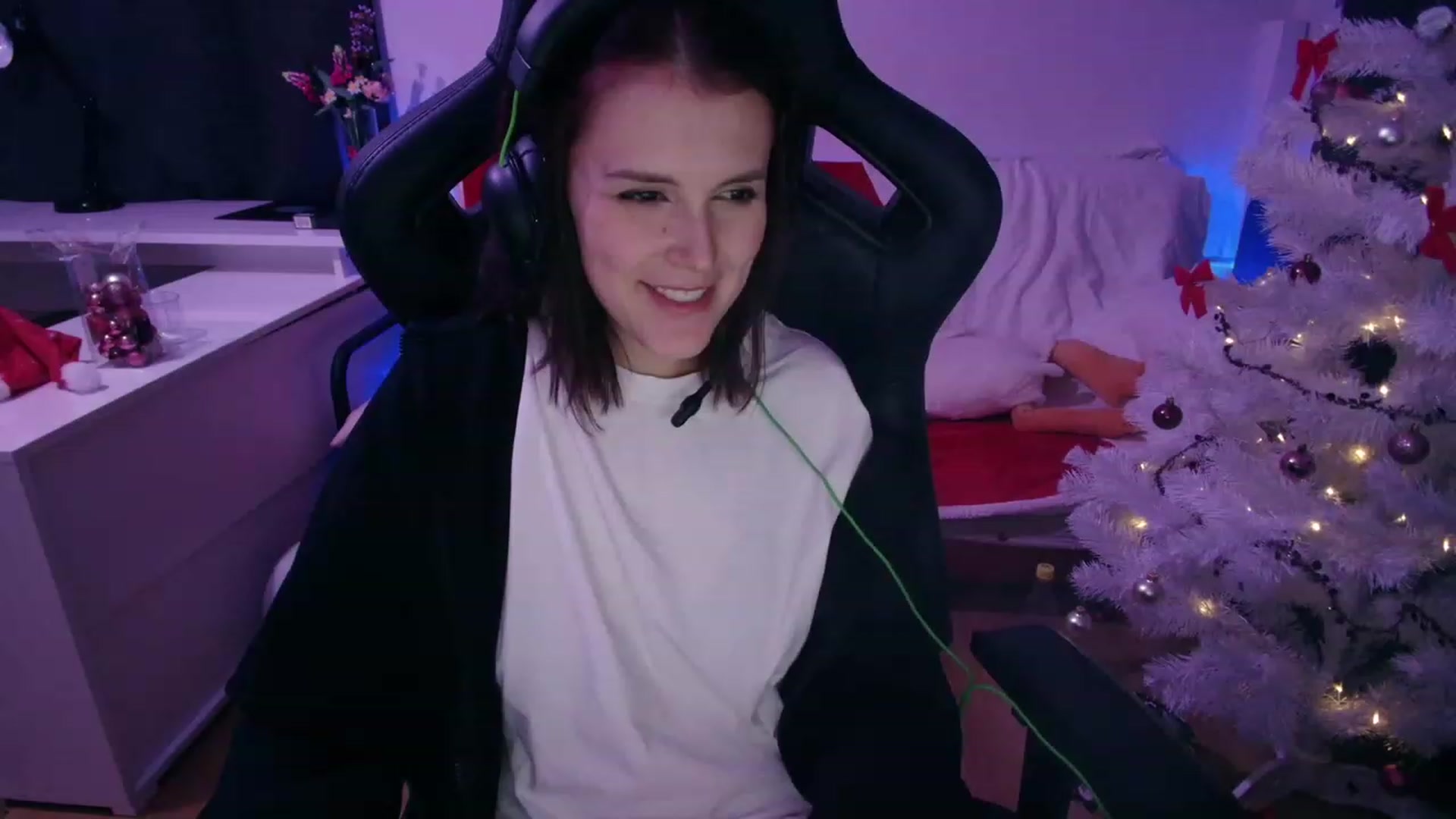 Gallery image thumbnail from crybabyKys's myfreecams stream on, 11/28/2023, 01:22 image 4 of 20