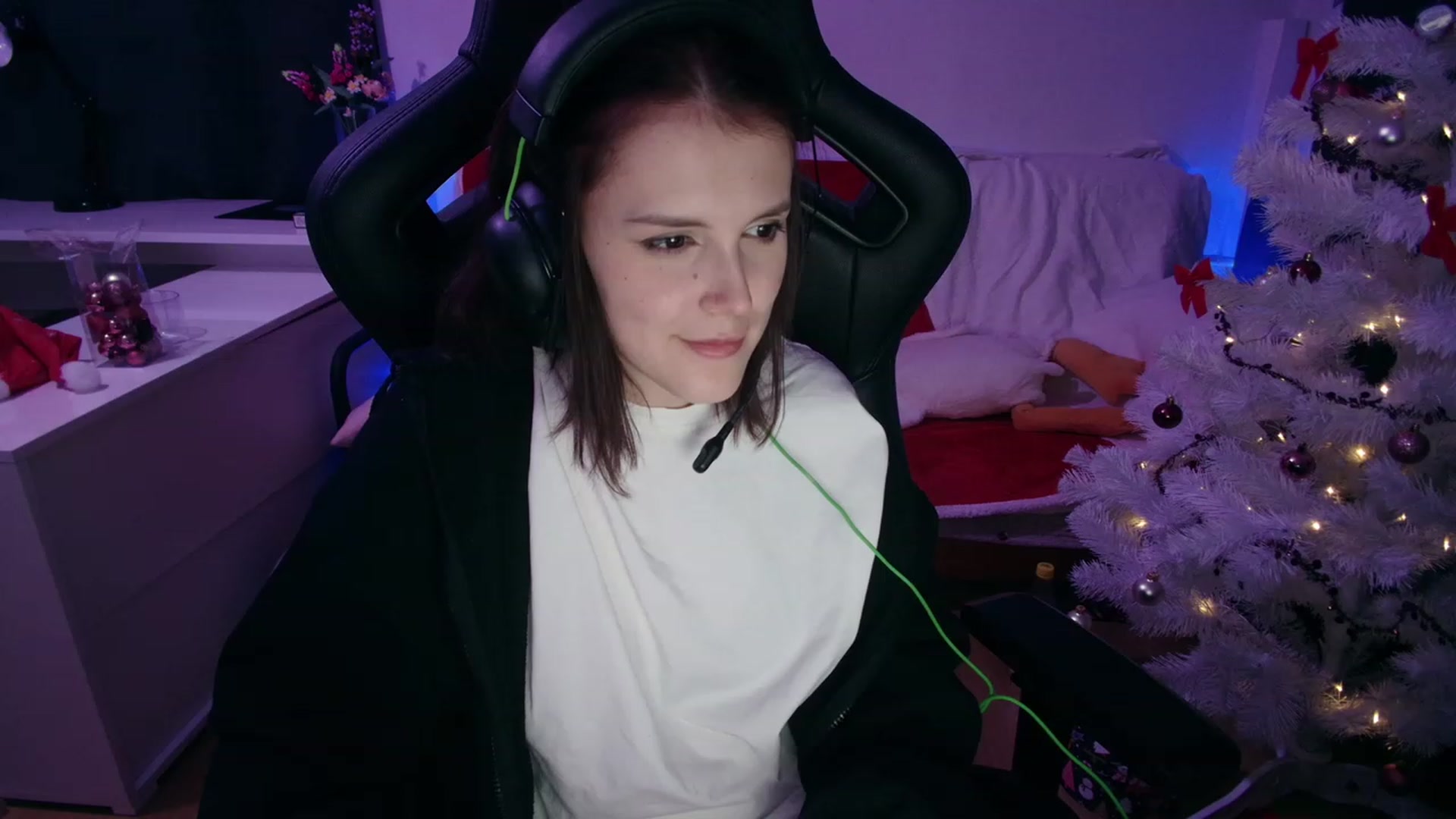Gallery image thumbnail from crybabyKys's myfreecams stream on, 11/28/2023, 01:22 image 1 of 20