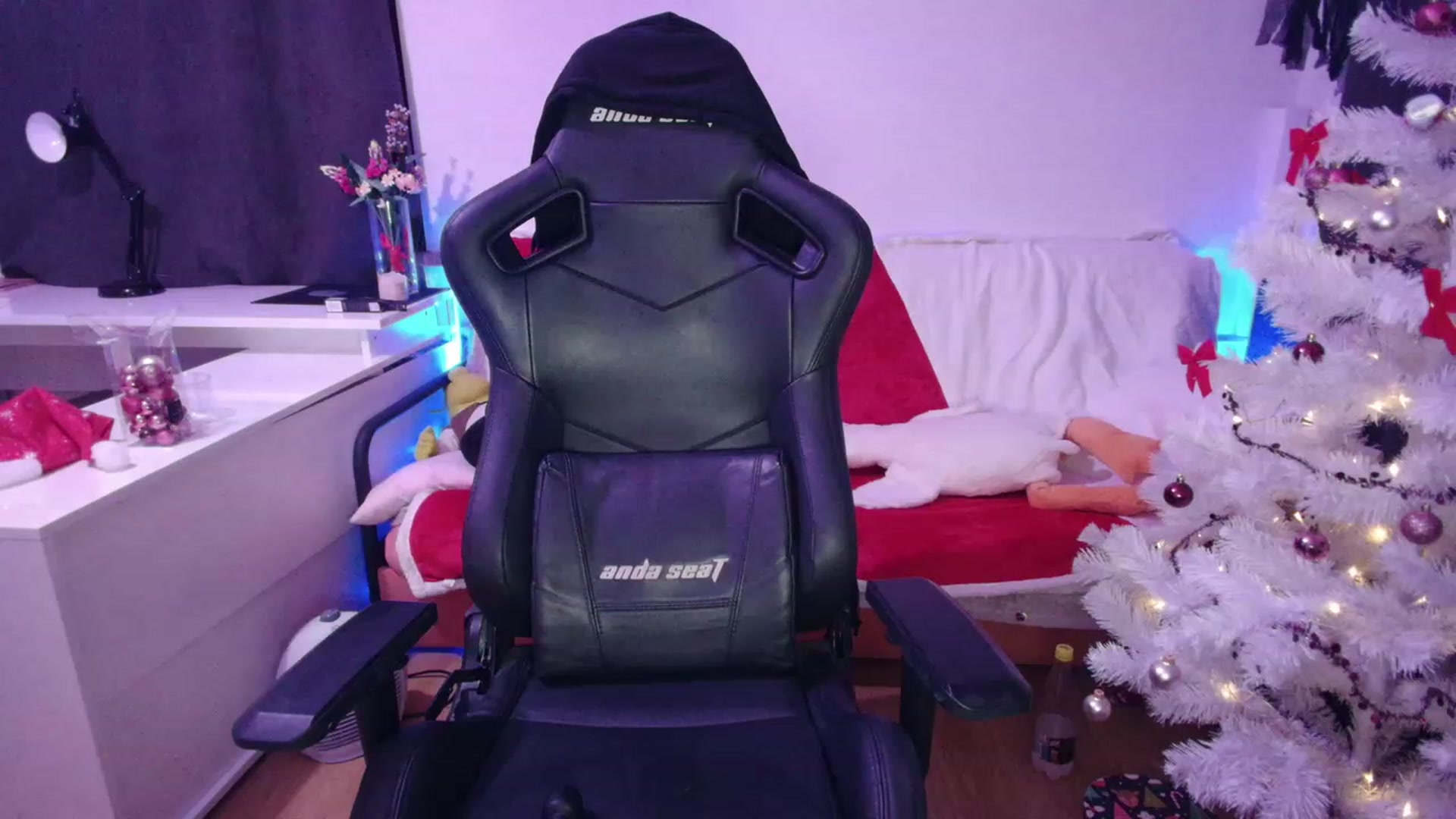 Gallery image thumbnail from crybabyKys's myfreecams stream on, 11/28/2023, 02:31 image 10 of 20