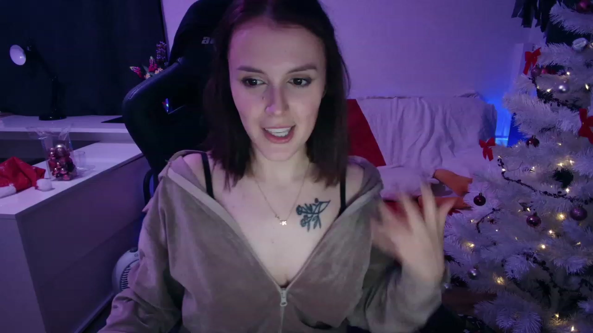 Gallery image thumbnail from crybabyKys's myfreecams stream on, 11/28/2023, 02:31 image 12 of 20