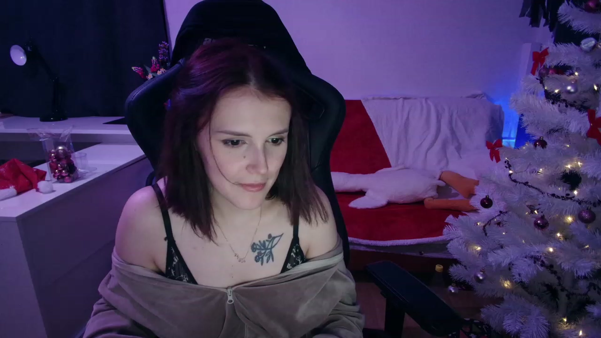 Gallery image thumbnail from crybabyKys's myfreecams stream on, 11/28/2023, 02:31 image 19 of 20