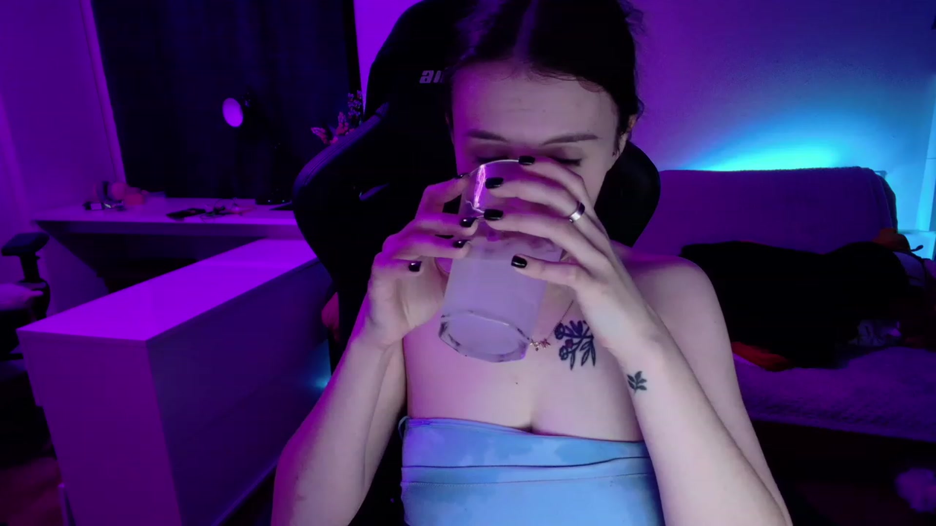 Gallery image thumbnail from crybabyKys's myfreecams stream on, 12/03/2023, 23:19 image 8 of 20