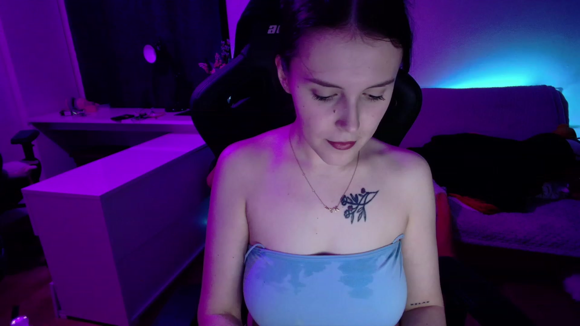 Gallery image thumbnail from crybabyKys's myfreecams stream on, 12/03/2023, 23:19 image 12 of 20