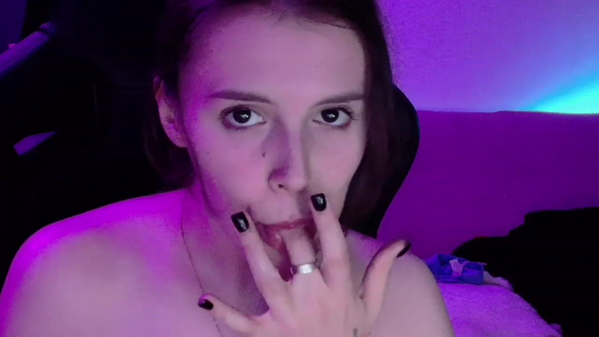 Gallery image thumbnail from crybabyKys's myfreecams stream on, 12/04/2023, 24:26 image 17 of 20