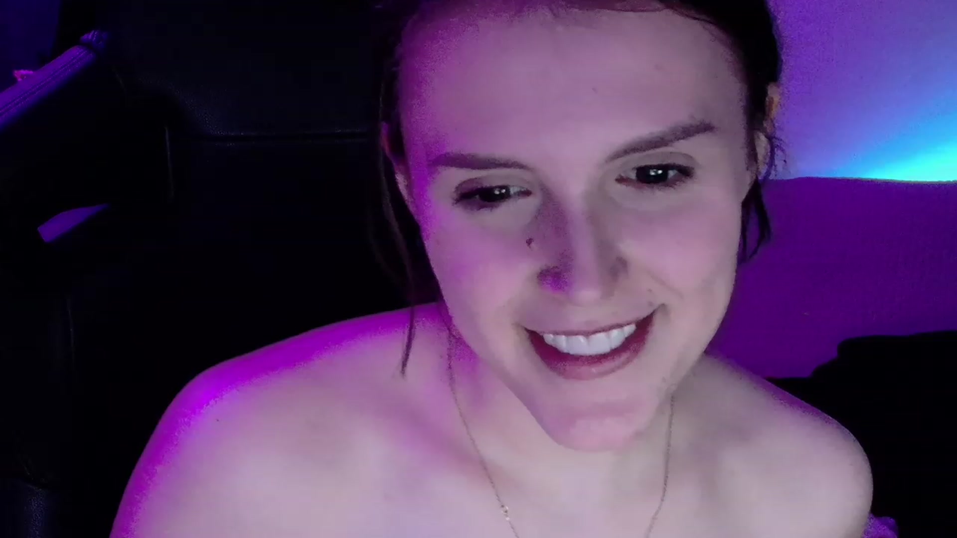 Gallery image thumbnail from crybabyKys's myfreecams stream on, 12/04/2023, 24:26 image 19 of 20