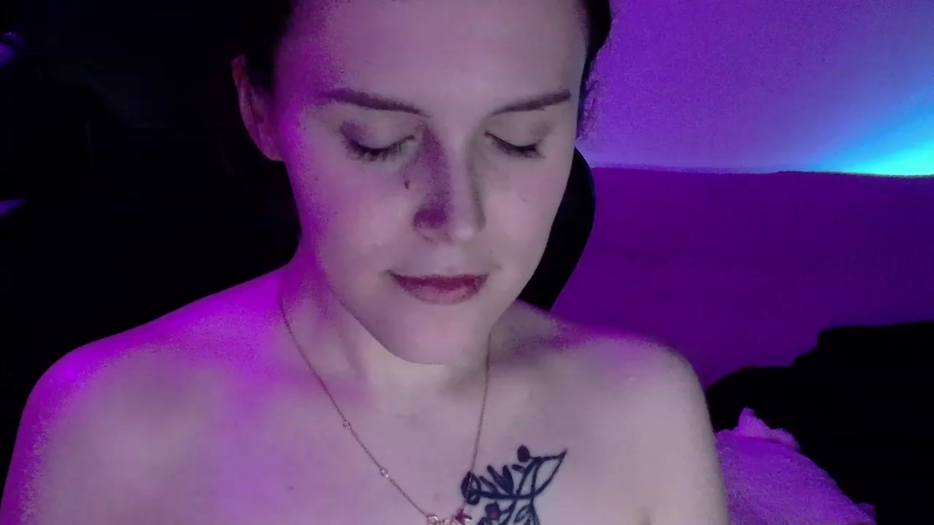 Gallery image thumbnail from crybabyKys's myfreecams stream on, 12/04/2023, 24:26 image 6 of 20