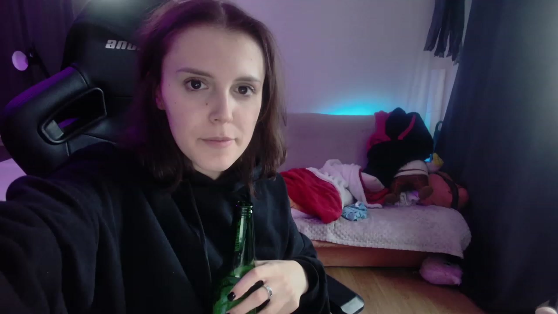 Gallery image thumbnail from crybabyKys's myfreecams stream on, 12/04/2023, 09:00 image 1 of 20