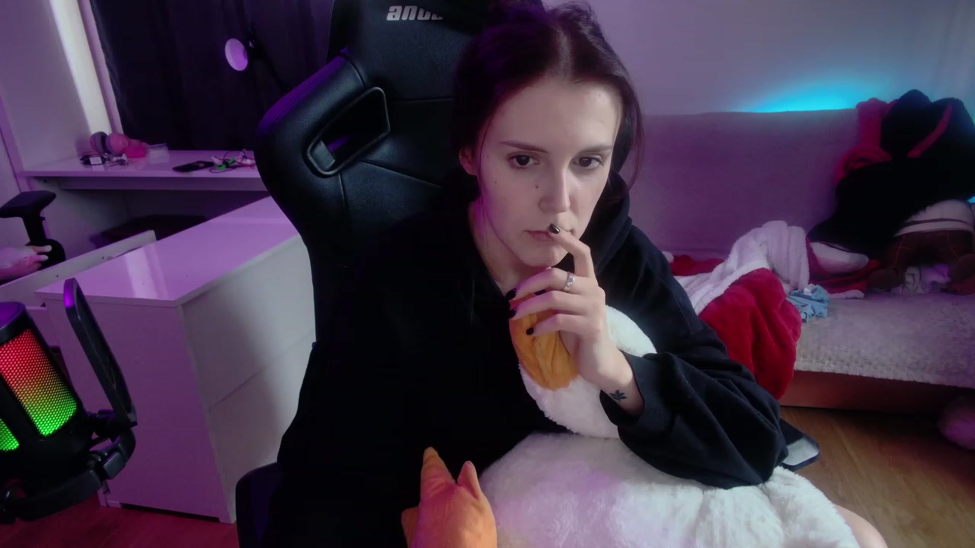 Gallery image thumbnail from crybabyKys's myfreecams stream on, 12/04/2023, 09:00 image 2 of 20
