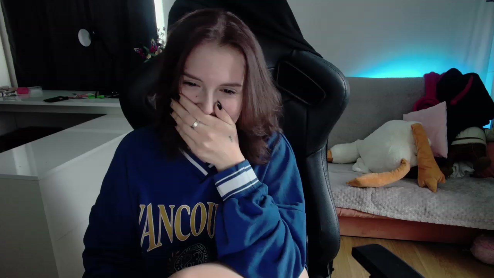 Gallery image thumbnail from crybabyKys's myfreecams stream on, 12/04/2023, 13:57 image 9 of 20