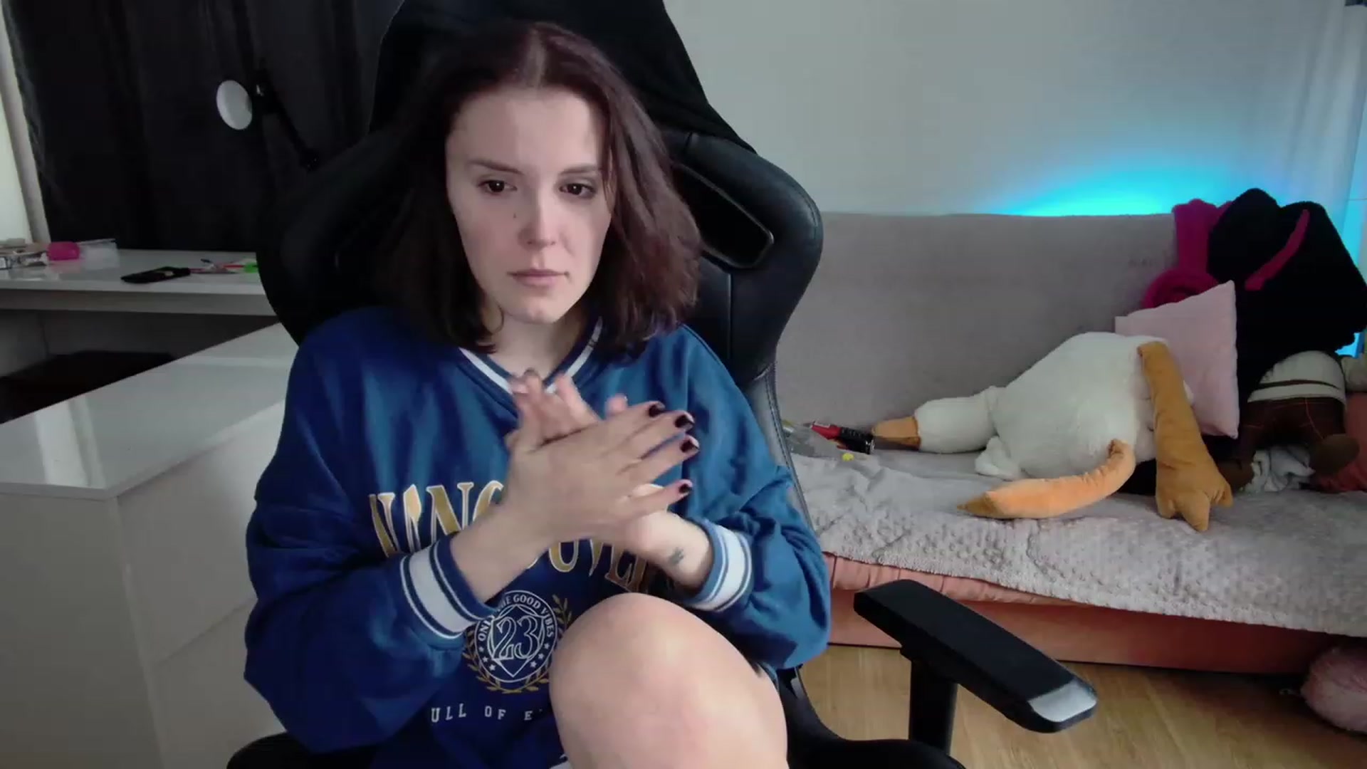 Gallery image thumbnail from crybabyKys's myfreecams stream on, 12/04/2023, 13:57 image 4 of 20