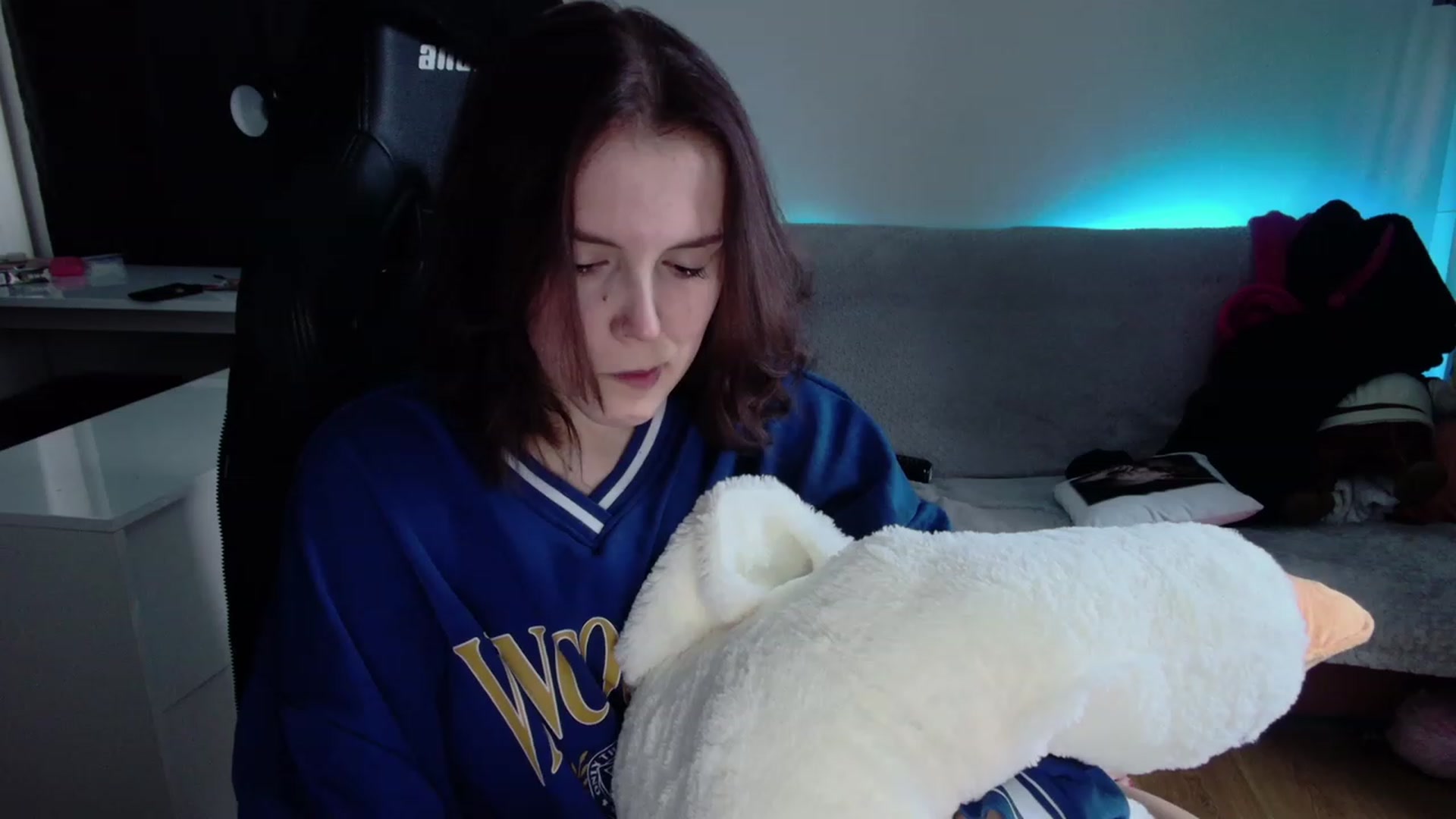 Gallery image thumbnail from crybabyKys's myfreecams stream on, 12/04/2023, 13:57 image 11 of 20