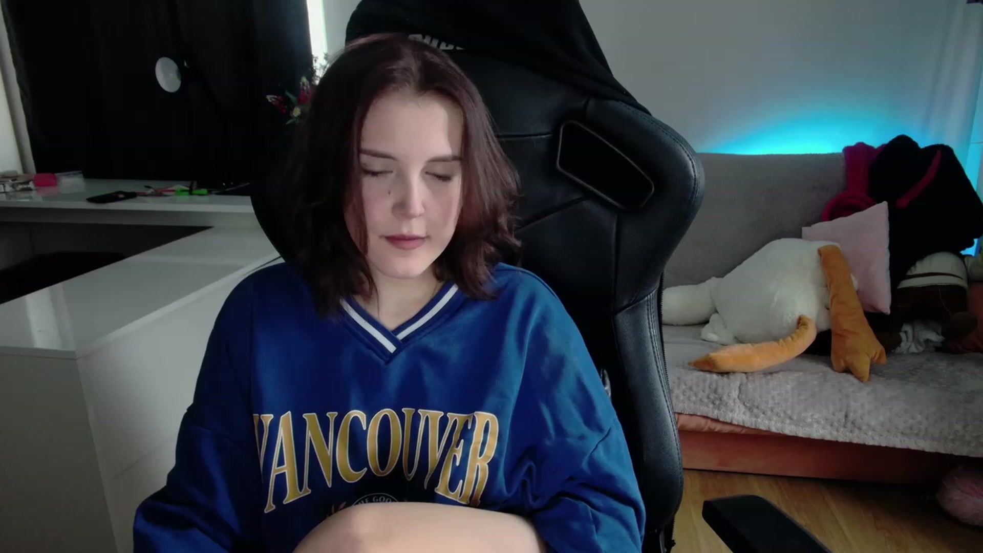 Gallery image thumbnail from crybabyKys's myfreecams stream on, 12/04/2023, 13:57 image 7 of 20